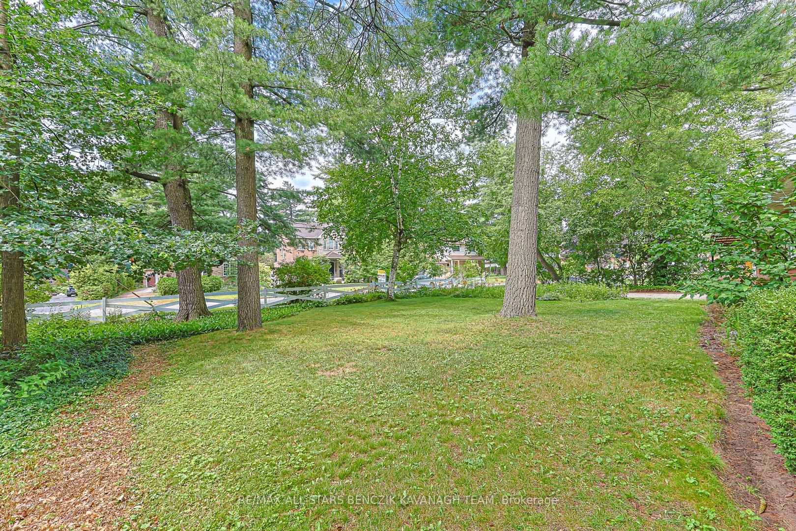 Photo 3 of 65 Gladys Road, Scarborough, Highland Creek — HOMEH