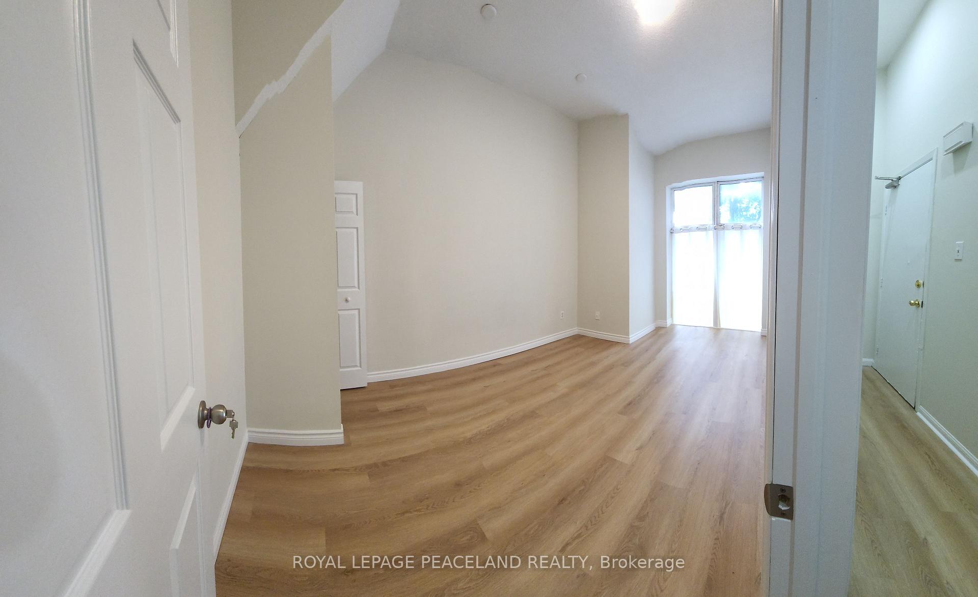 Photo 3 of Unit 1, 558 Spadina Crescent, Toronto, University — HOMEH