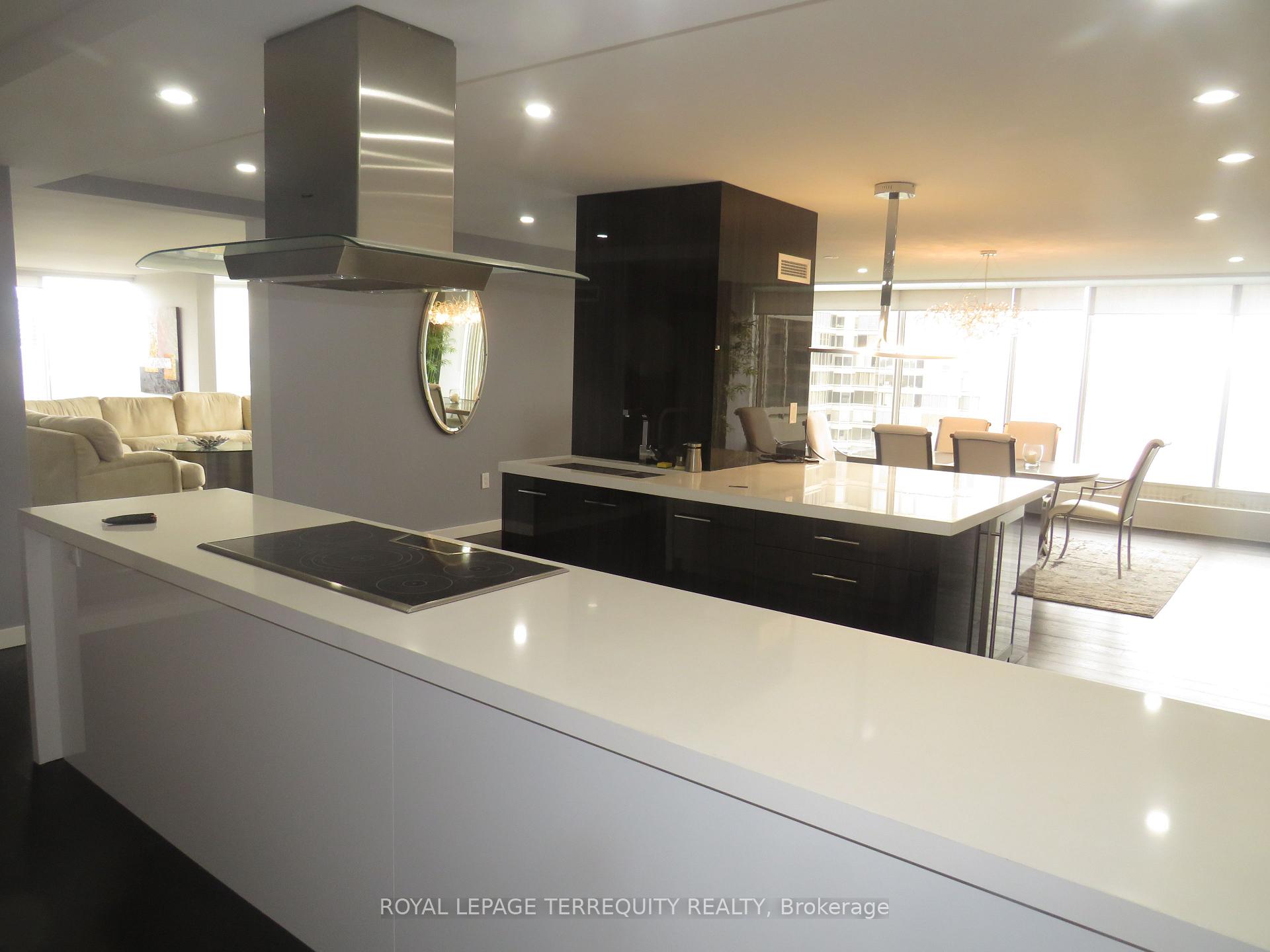 Photo 3 of Unit 3305, 2045 Lake Shore Boulevard W, Etobicoke, Mimico — HOMEH