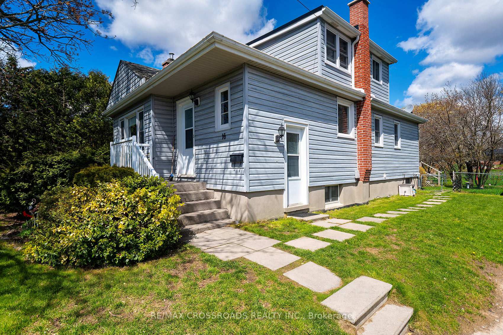 Photo 3 of 16 Hamilton Avenue, Cobourg — HOMEH