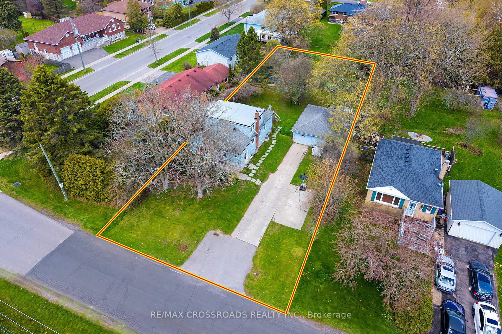 Photo 4 of 16 Hamilton Avenue, Cobourg — HOMEH
