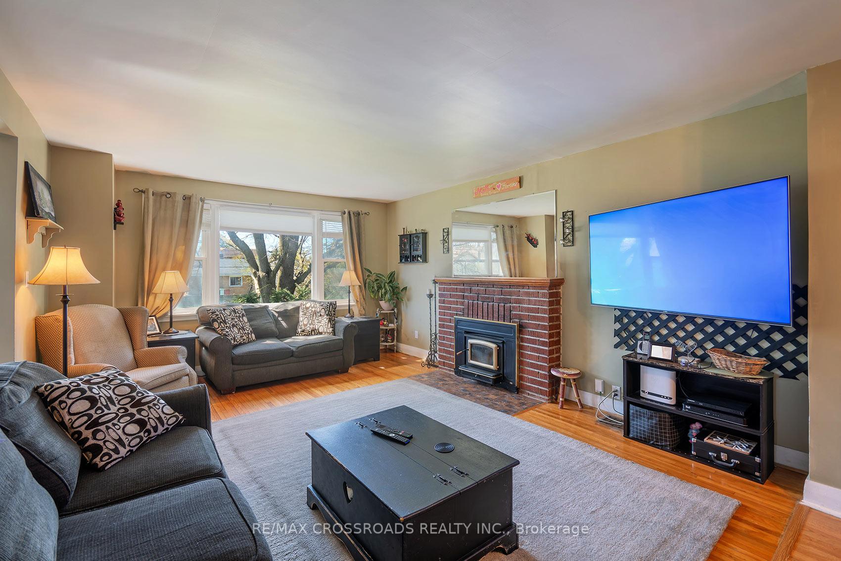 Photo 7 of 16 Hamilton Avenue, Cobourg — HOMEH