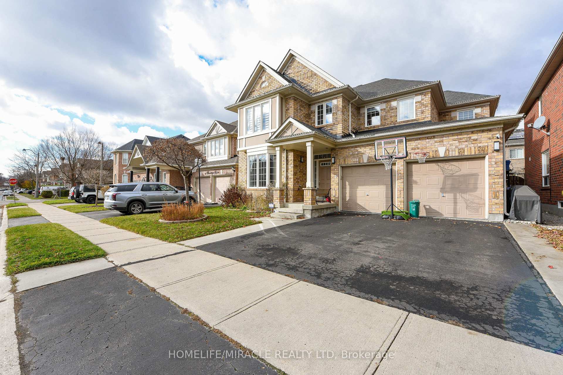 Photo 1 of 6 Mendoza Drive, Brampton, Fletcher's Meadow — HOMEH