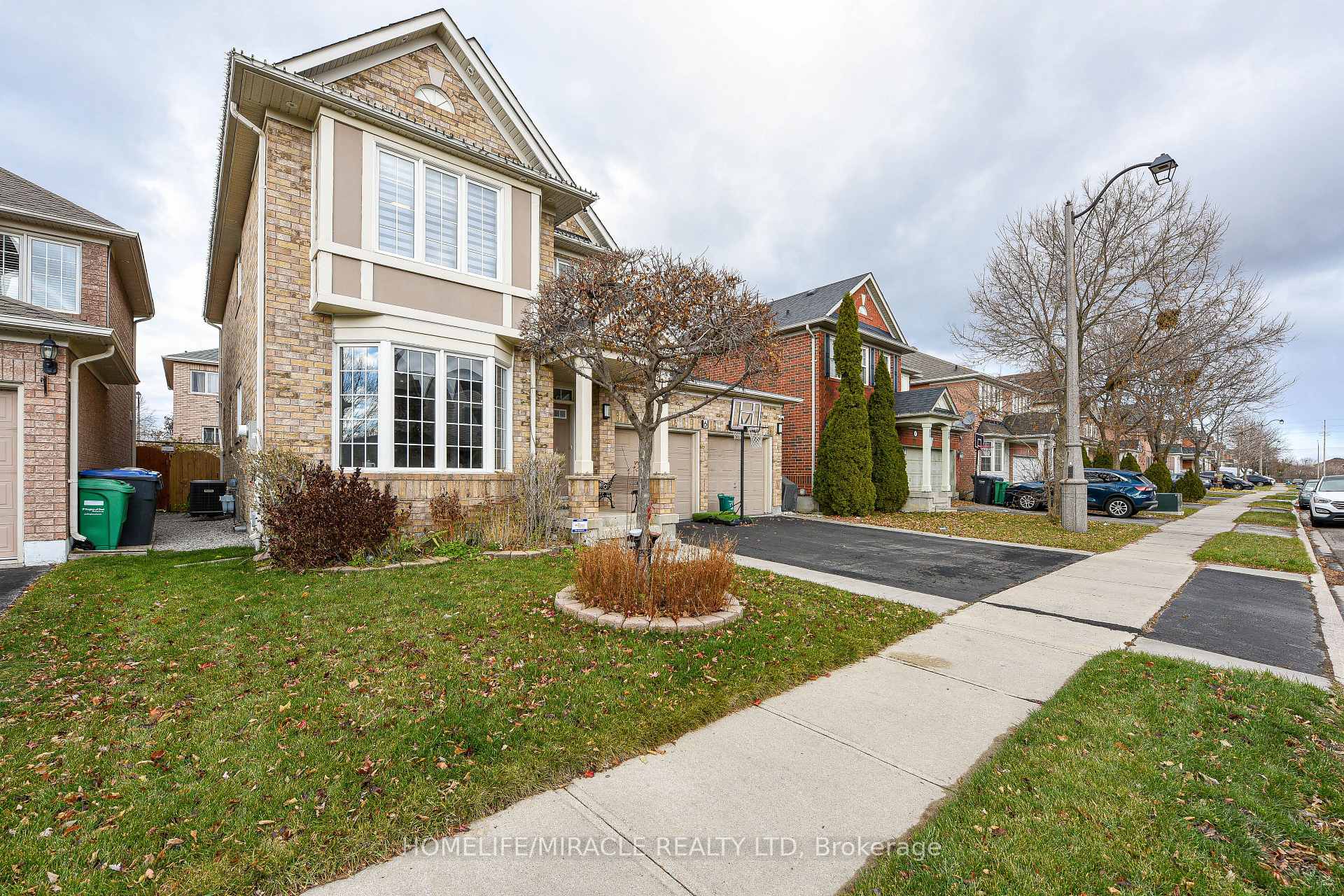 Photo 2 of 6 Mendoza Drive, Brampton, Fletcher's Meadow — HOMEH