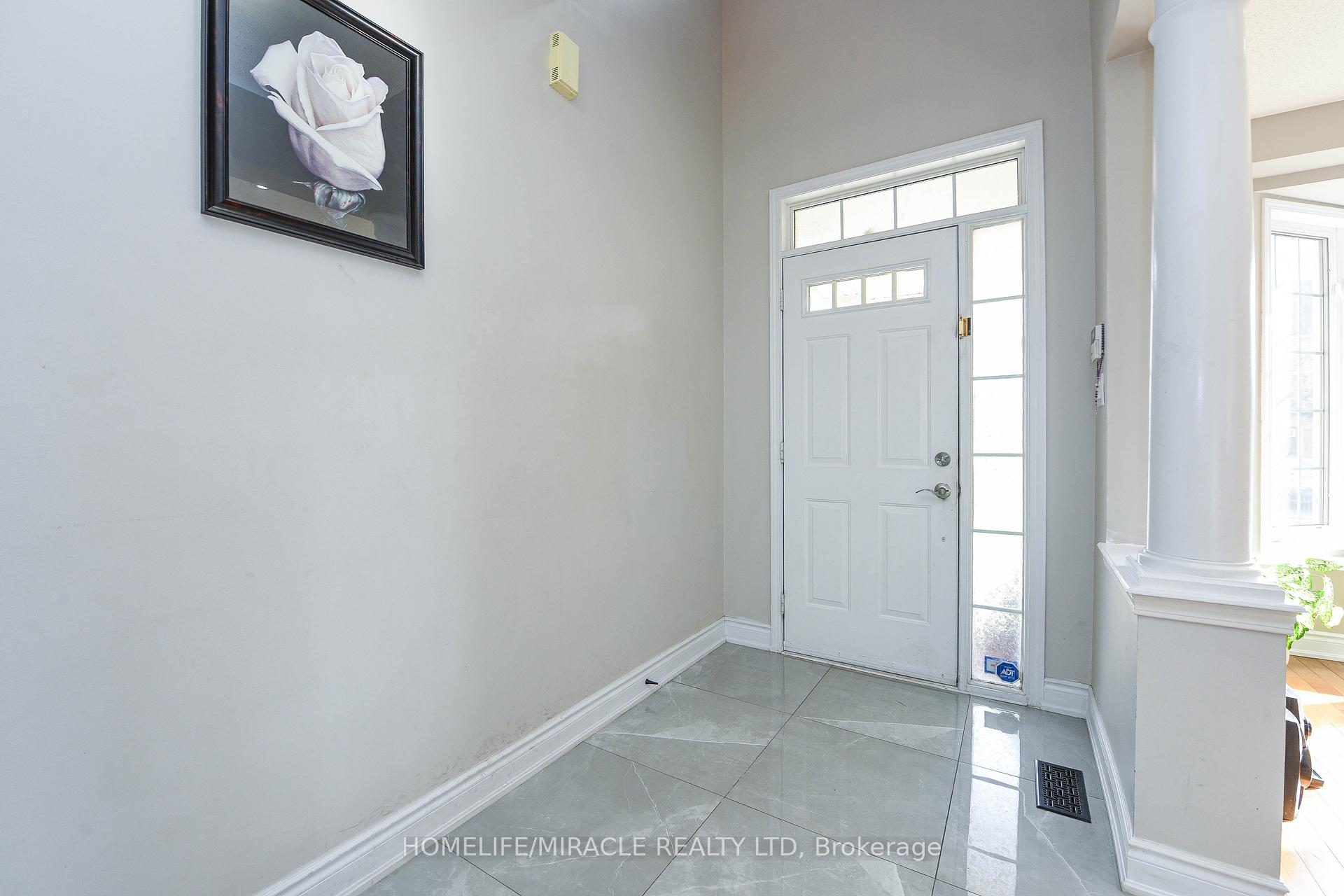 Photo 7 of 6 Mendoza Drive, Brampton, Fletcher's Meadow — HOMEH