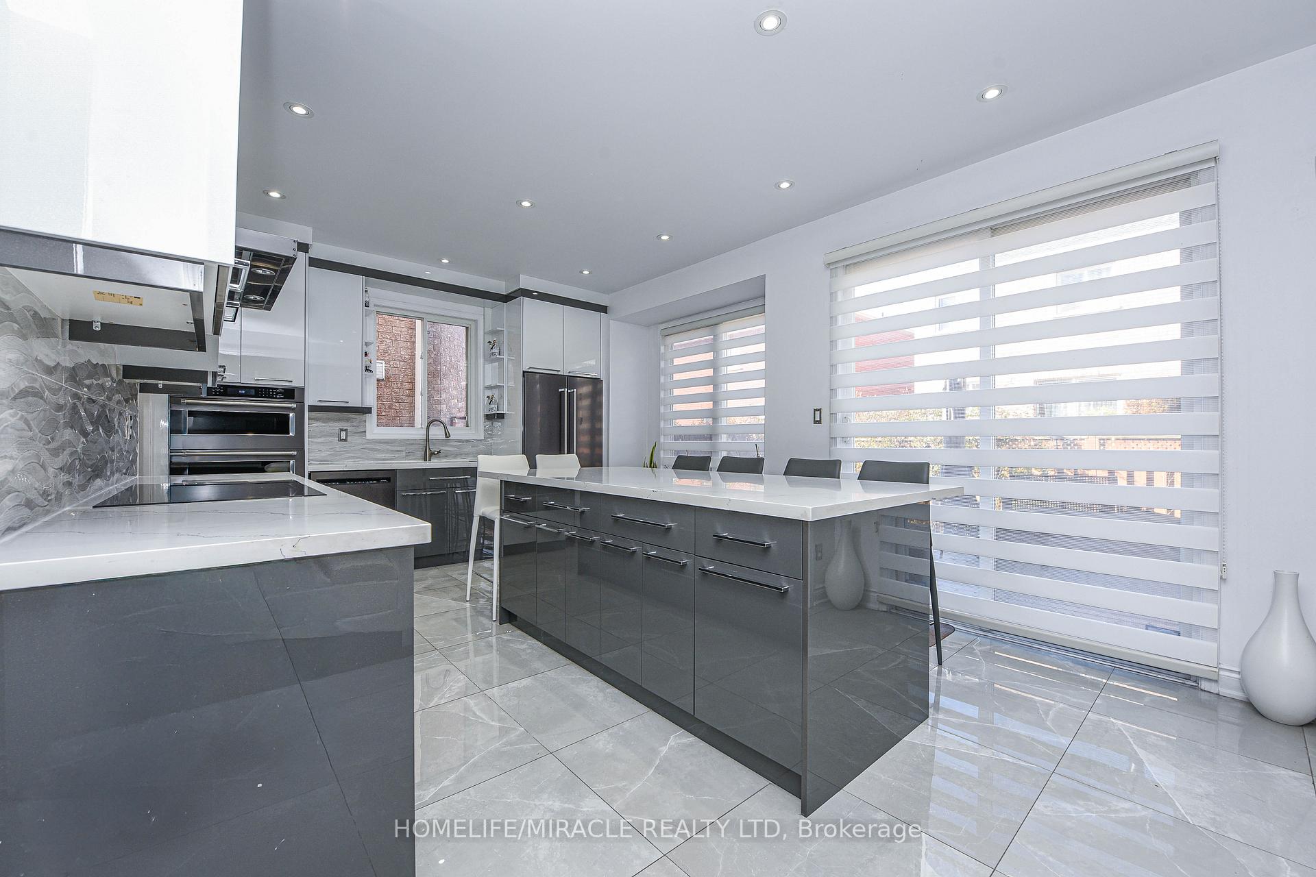Photo 17 of 6 Mendoza Drive, Brampton, Fletcher's Meadow — HOMEH