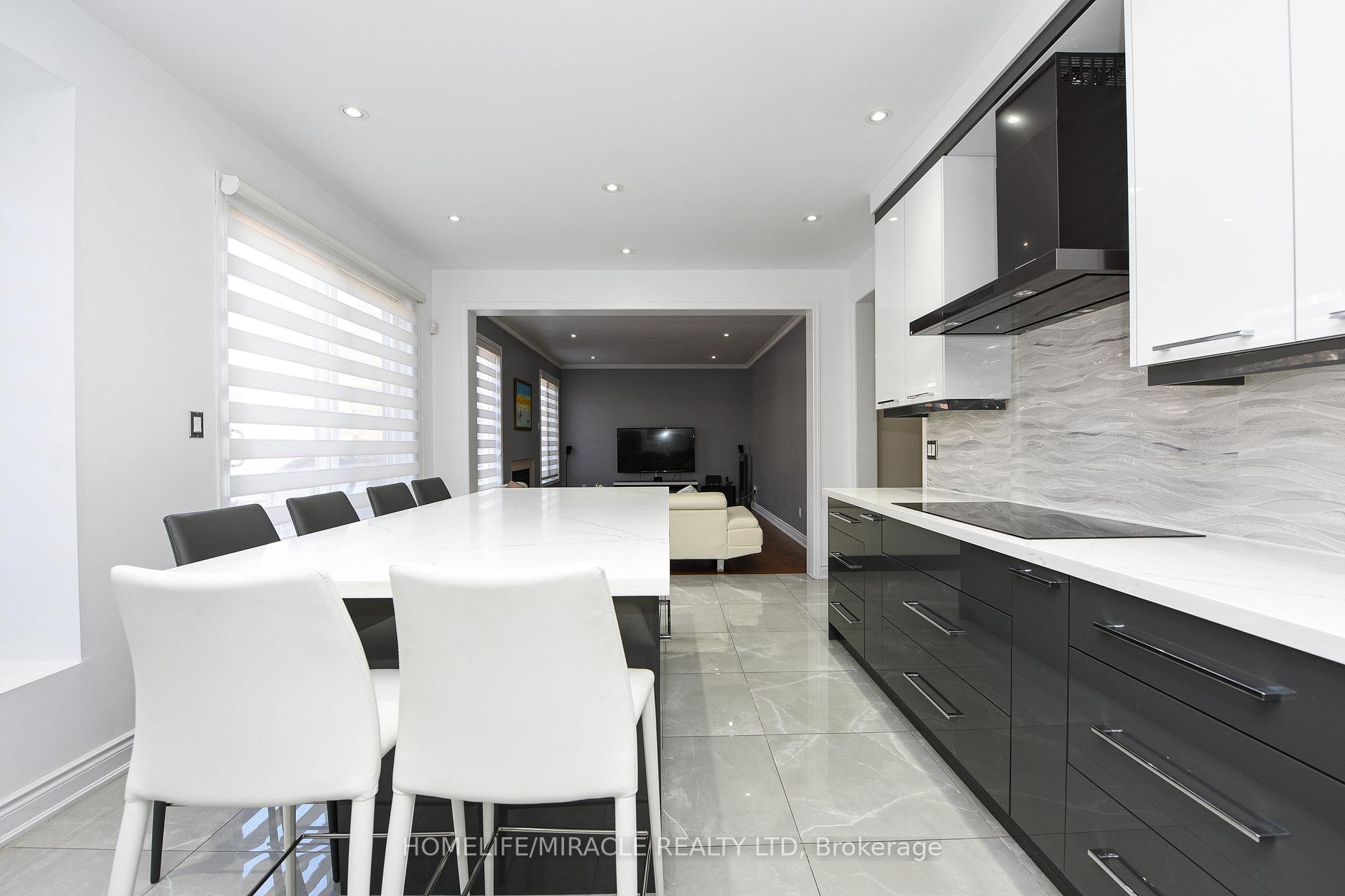 Photo 18 of 6 Mendoza Drive, Brampton, Fletcher's Meadow — HOMEH