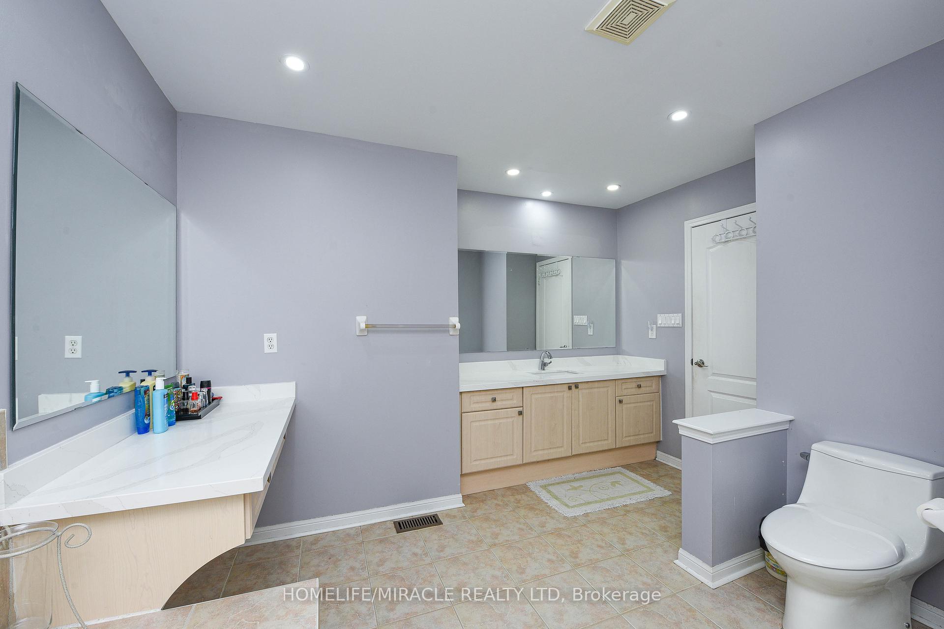 Photo 24 of 6 Mendoza Drive, Brampton, Fletcher's Meadow — HOMEH