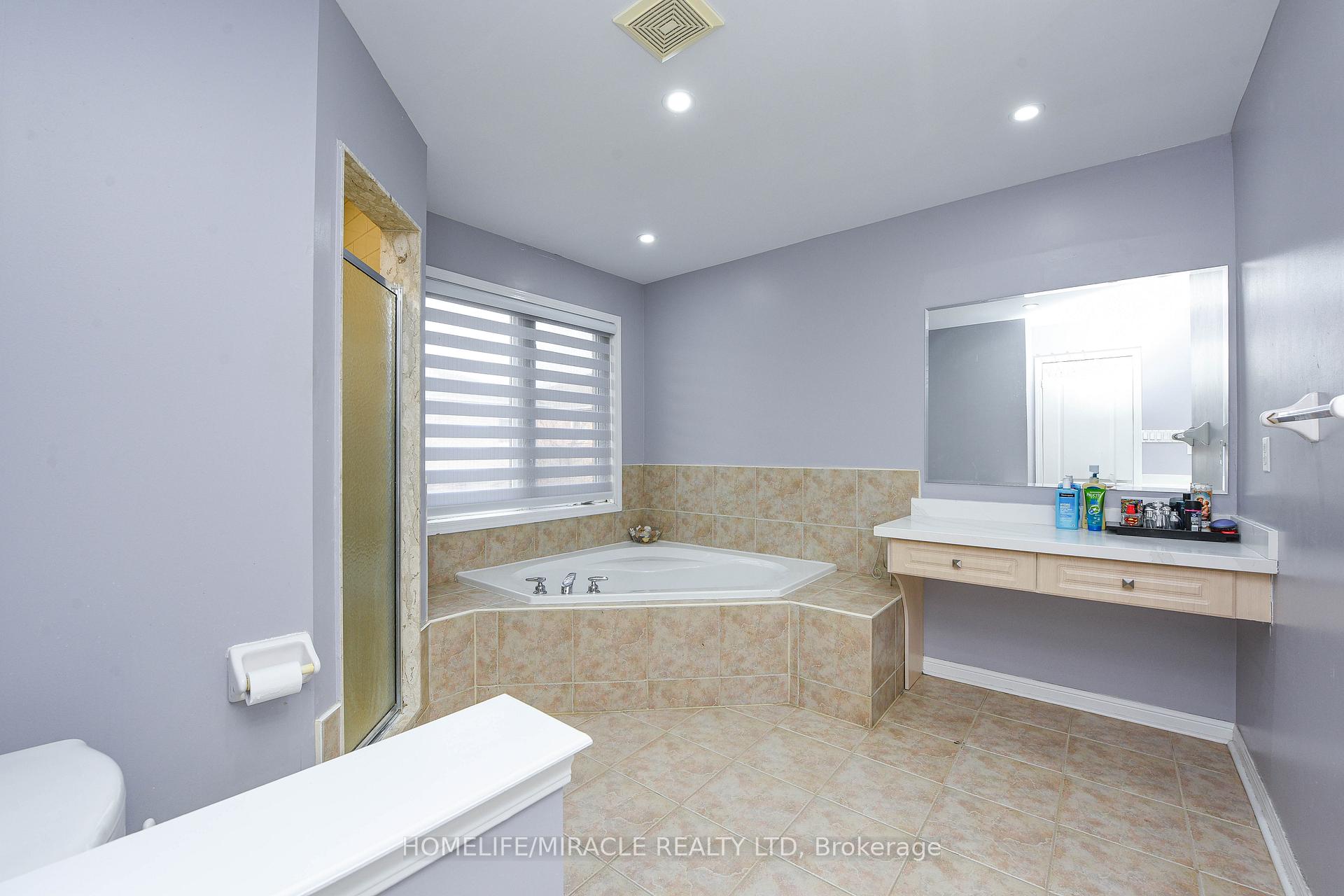 Photo 25 of 6 Mendoza Drive, Brampton, Fletcher's Meadow — HOMEH