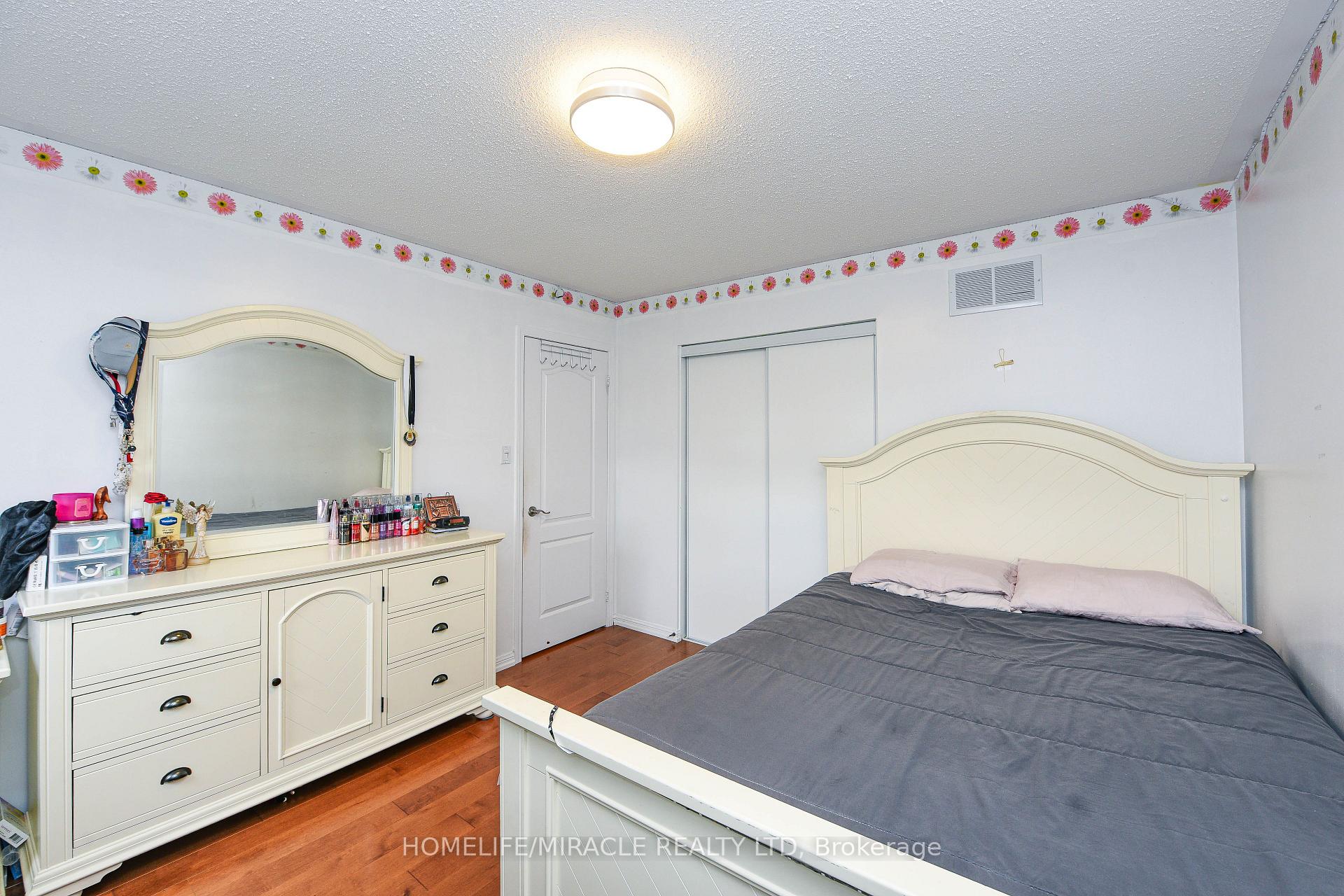 Photo 31 of 6 Mendoza Drive, Brampton, Fletcher's Meadow — HOMEH
