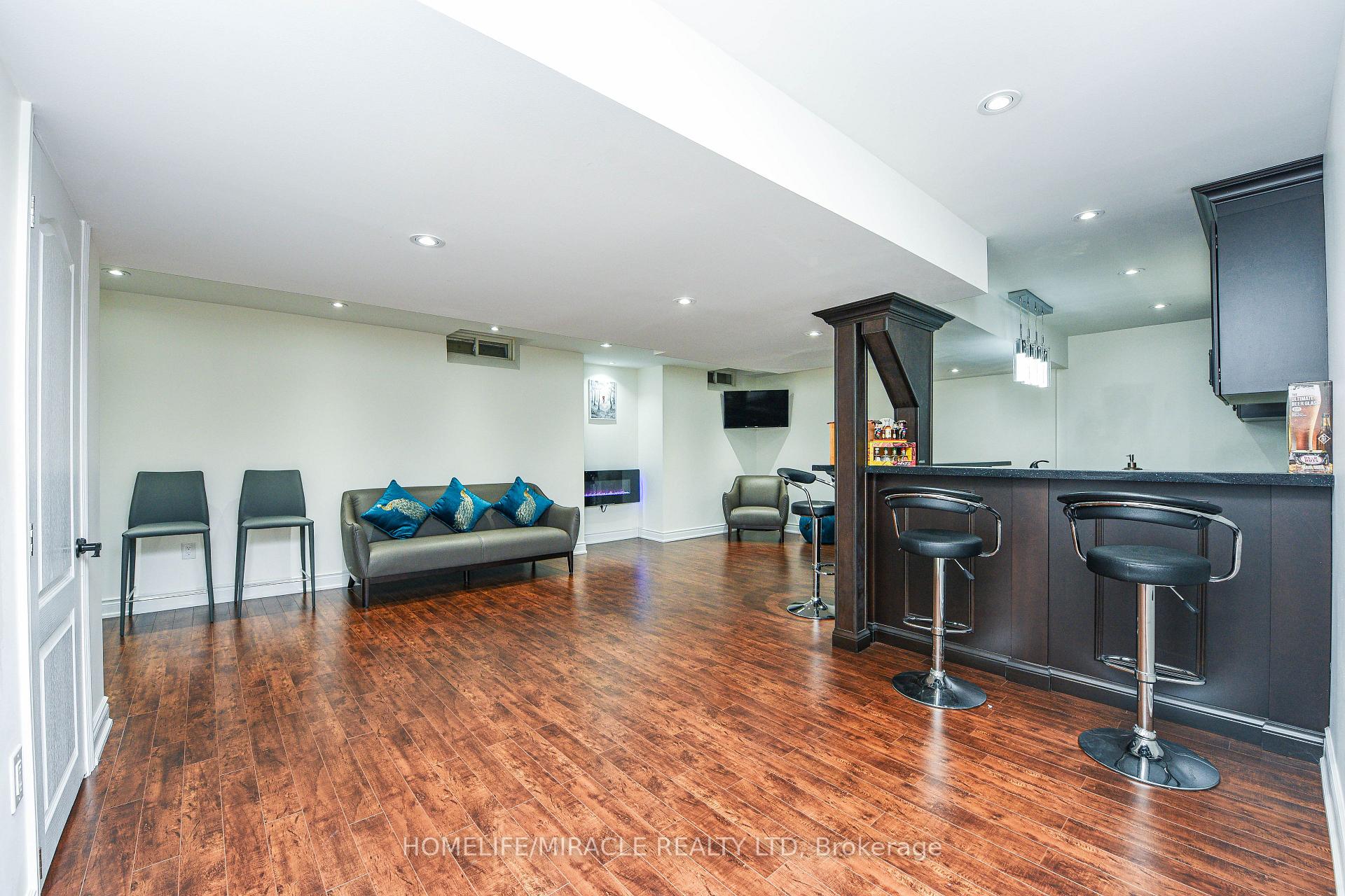 Photo 35 of 6 Mendoza Drive, Brampton, Fletcher's Meadow — HOMEH