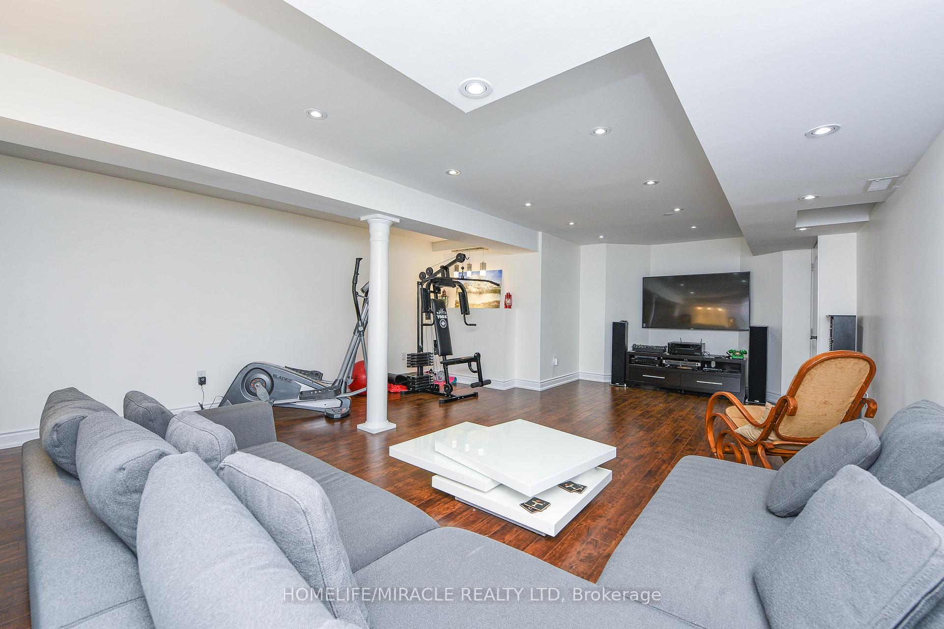 Photo 39 of 6 Mendoza Drive, Brampton, Fletcher's Meadow — HOMEH
