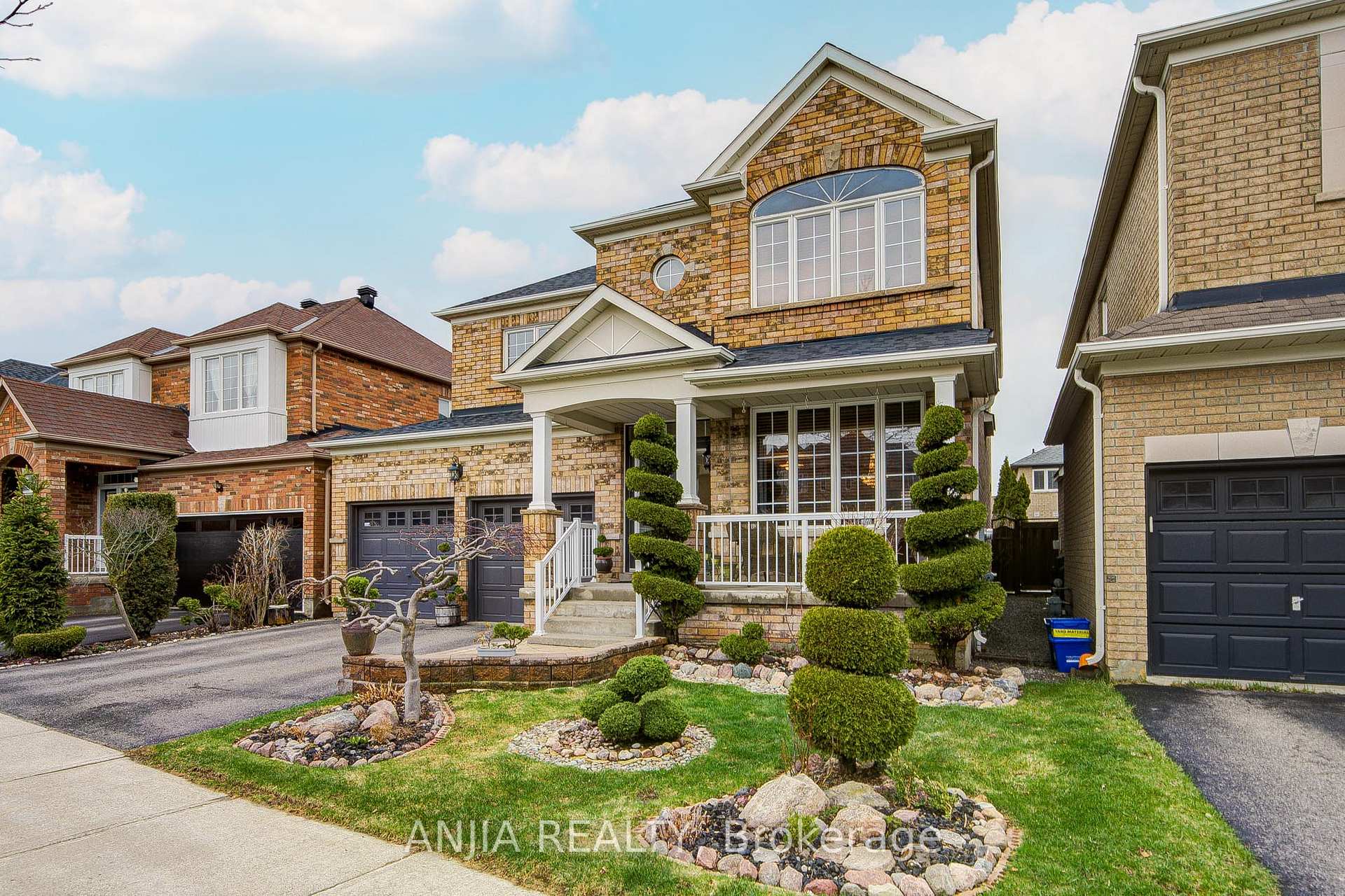 Photo 3 of 6 Linsmary Court, Markham, Greensborough — HOMEH