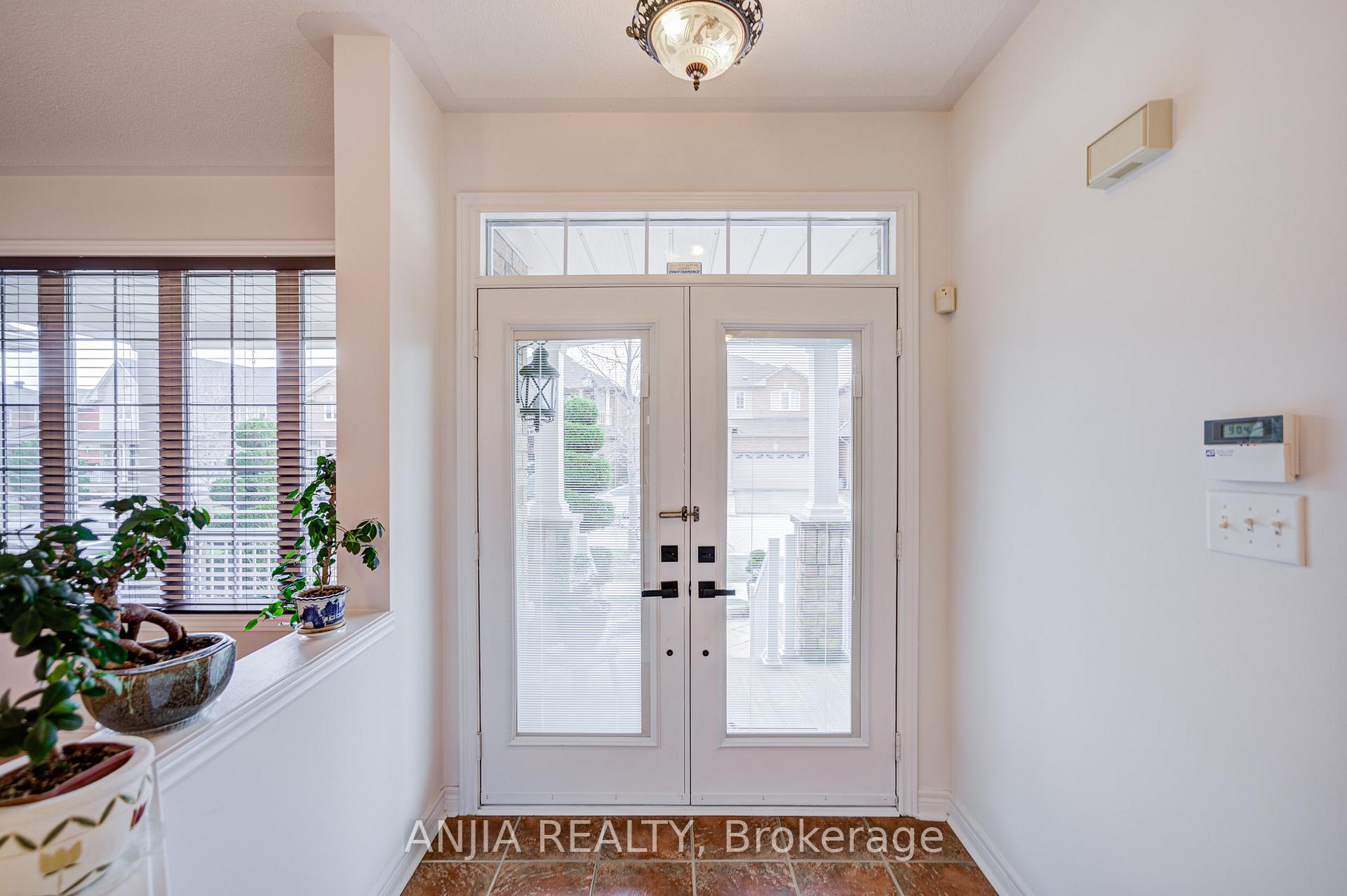 Photo 8 of 6 Linsmary Court, Markham, Greensborough — HOMEH