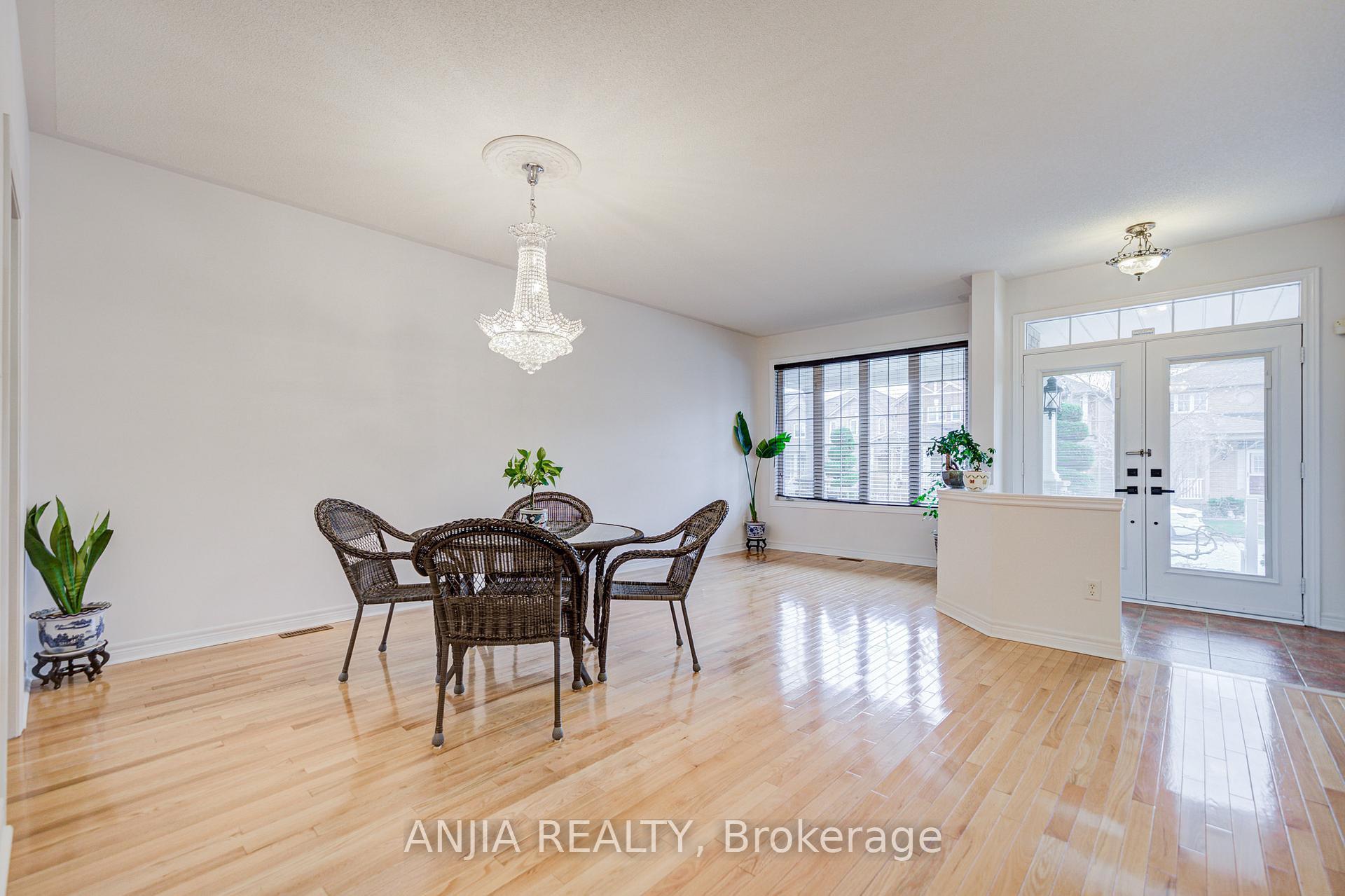 Photo 9 of 6 Linsmary Court, Markham, Greensborough — HOMEH