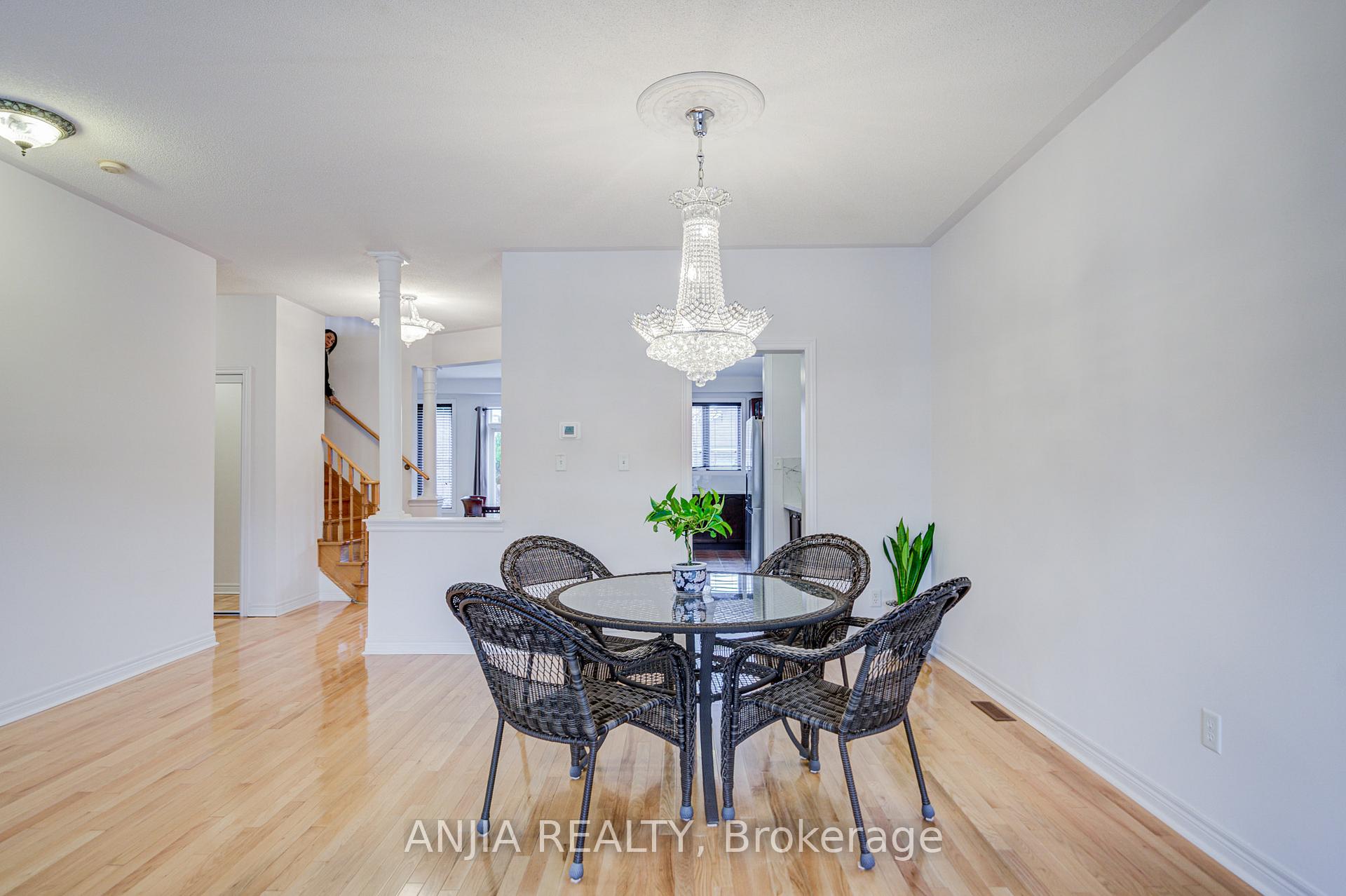 Photo 12 of 6 Linsmary Court, Markham, Greensborough — HOMEH