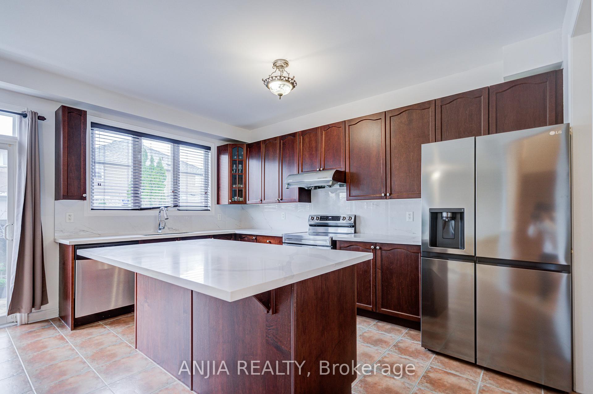 Photo 14 of 6 Linsmary Court, Markham, Greensborough — HOMEH