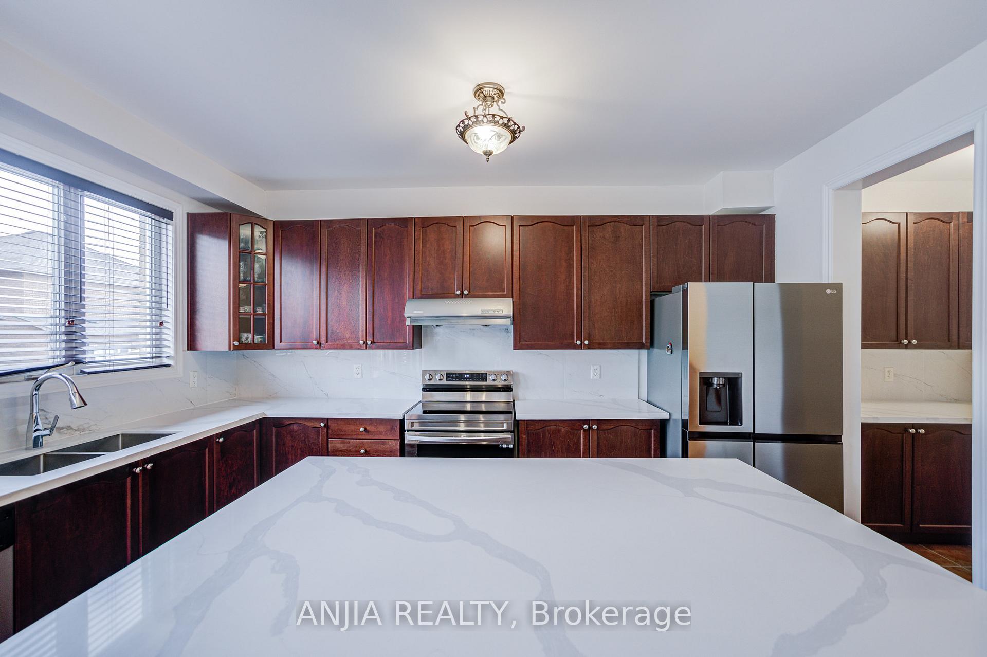 Photo 16 of 6 Linsmary Court, Markham, Greensborough — HOMEH
