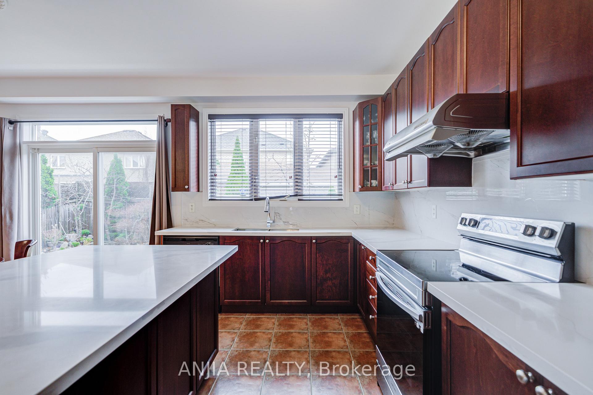 Photo 17 of 6 Linsmary Court, Markham, Greensborough — HOMEH
