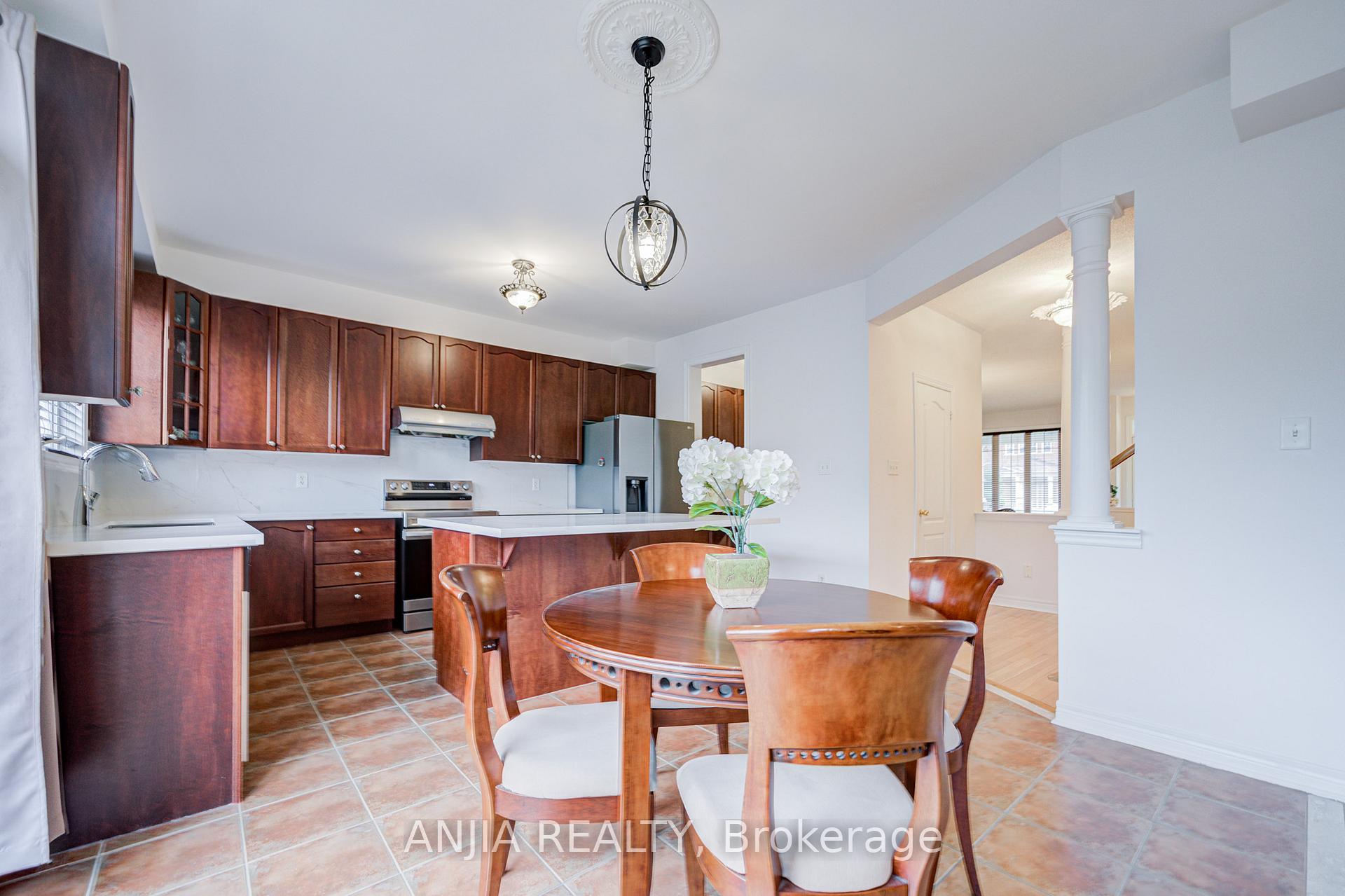 Photo 20 of 6 Linsmary Court, Markham, Greensborough — HOMEH