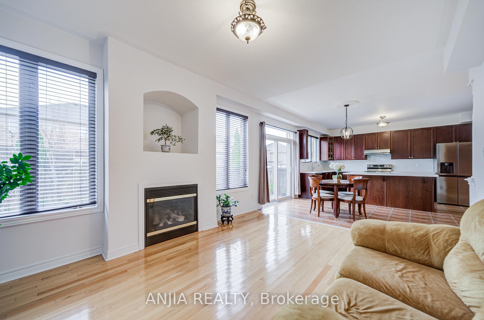 Photo 24 of 6 Linsmary Court, Markham, Greensborough — HOMEH