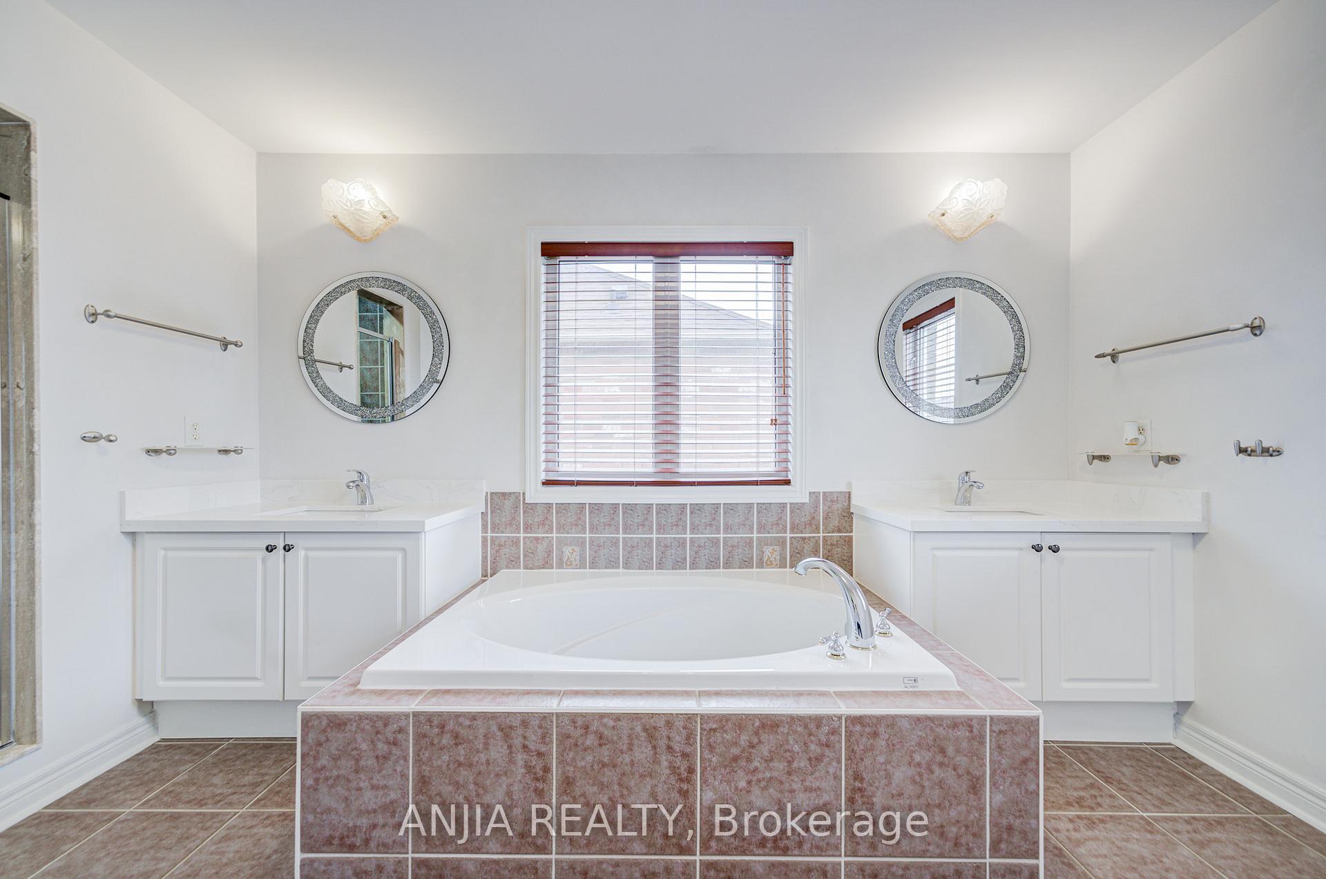 Photo 32 of 6 Linsmary Court, Markham, Greensborough — HOMEH