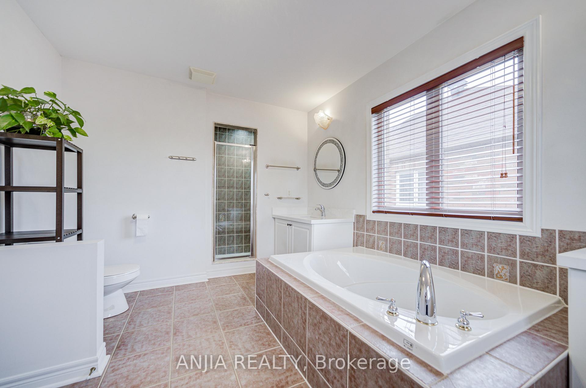 Photo 33 of 6 Linsmary Court, Markham, Greensborough — HOMEH