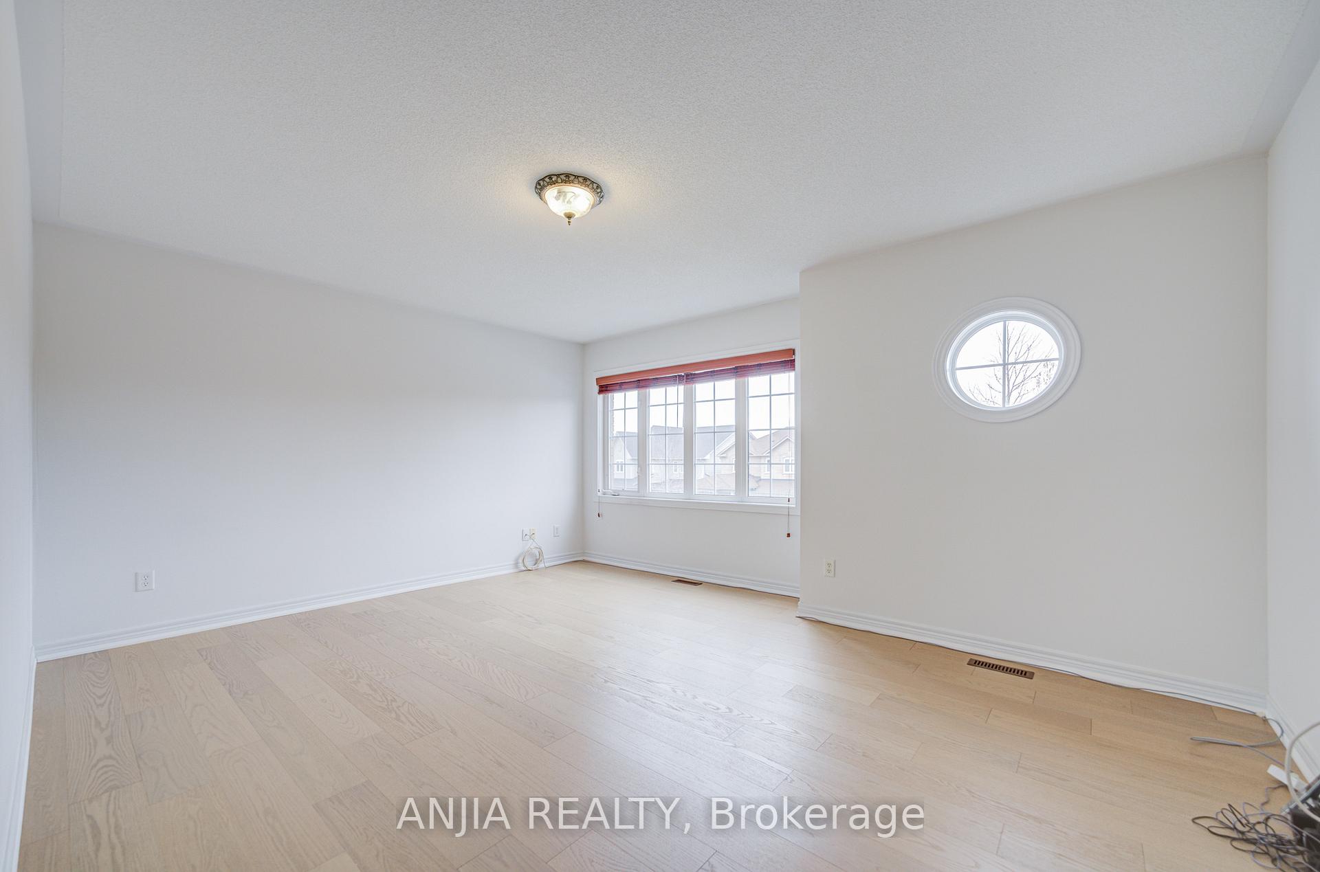 Photo 35 of 6 Linsmary Court, Markham, Greensborough — HOMEH