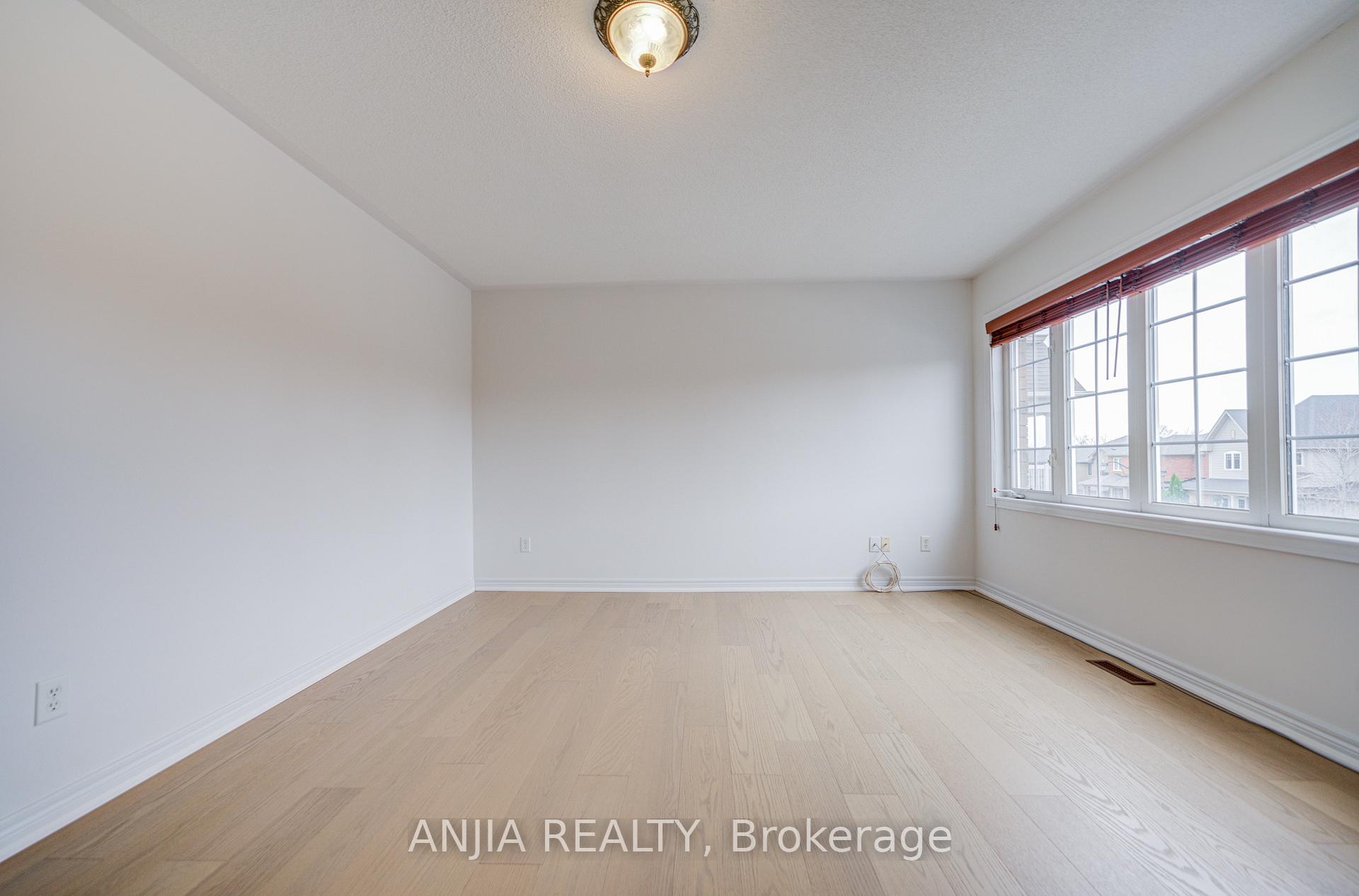 Photo 36 of 6 Linsmary Court, Markham, Greensborough — HOMEH