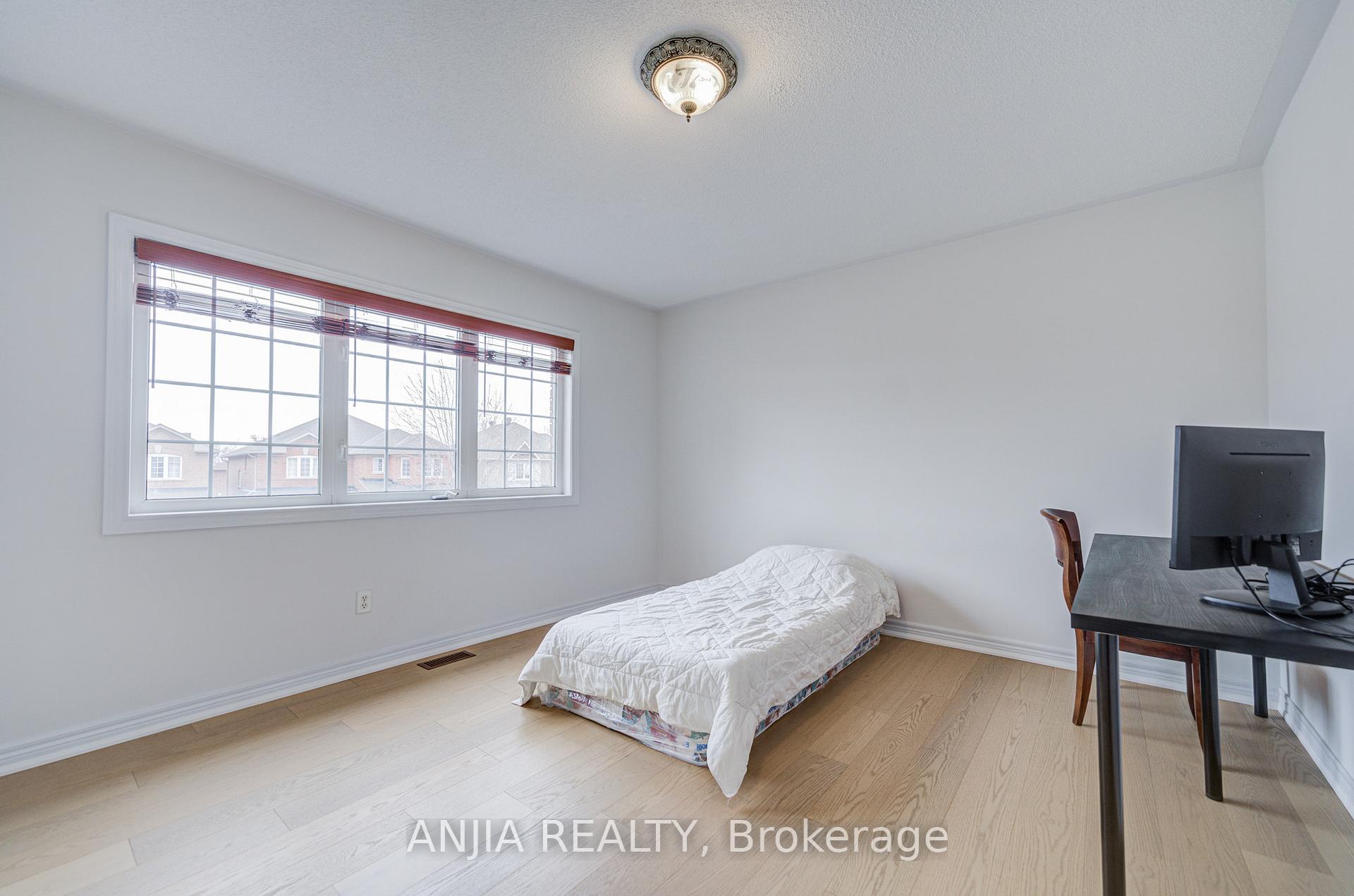 Photo 39 of 6 Linsmary Court, Markham, Greensborough — HOMEH