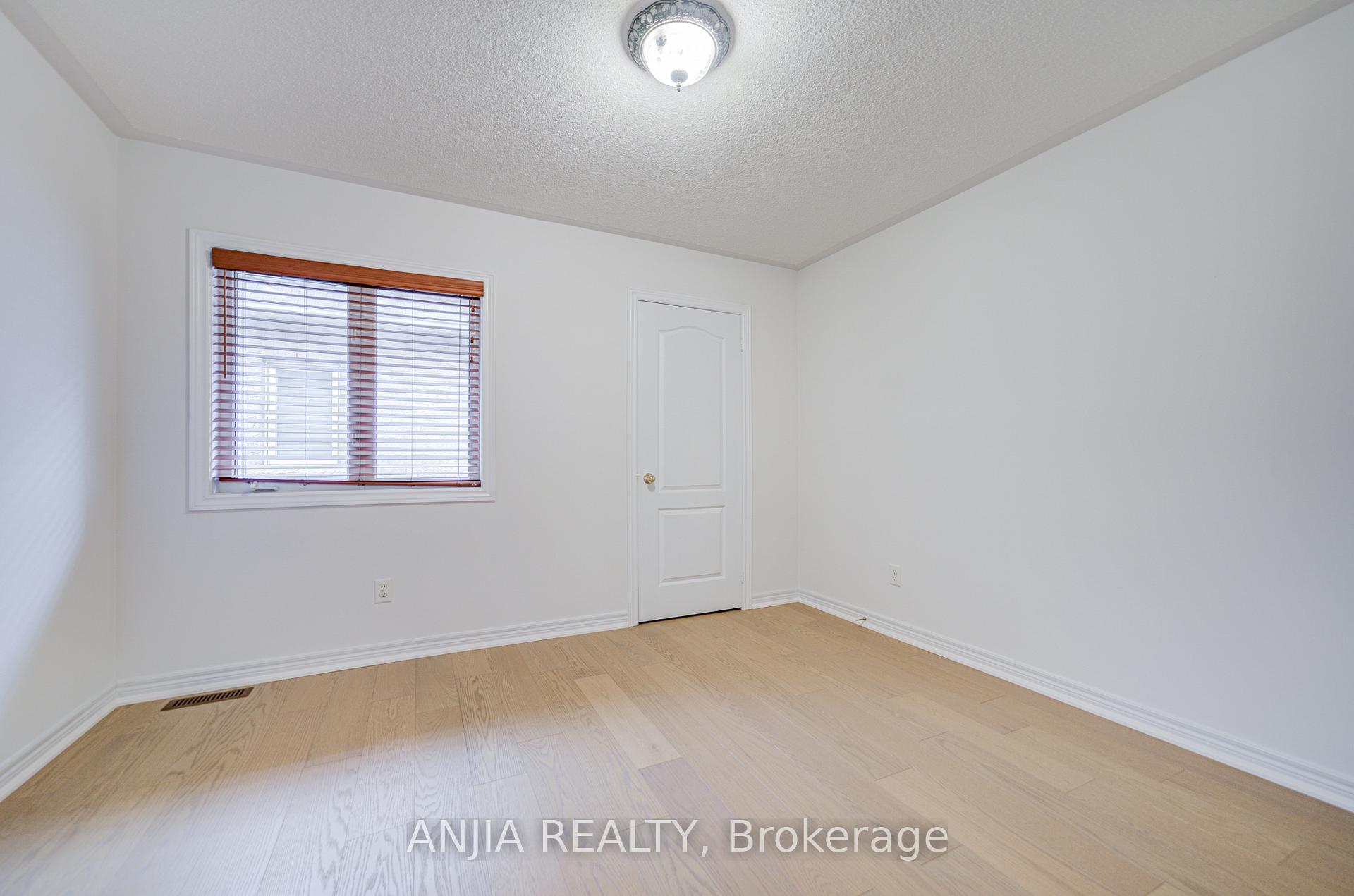 Photo 40 of 6 Linsmary Court, Markham, Greensborough — HOMEH