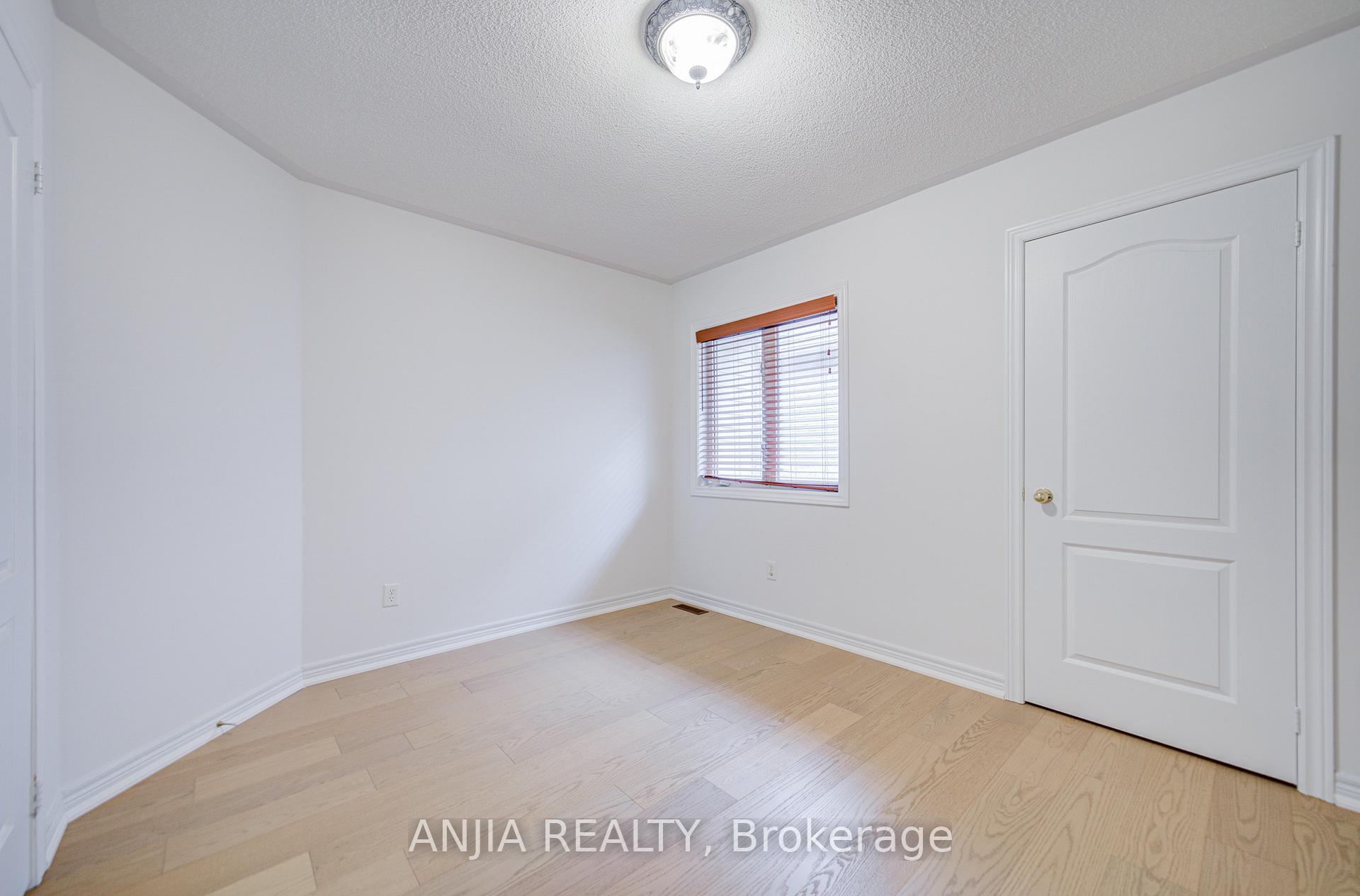 Photo 41 of 6 Linsmary Court, Markham, Greensborough — HOMEH