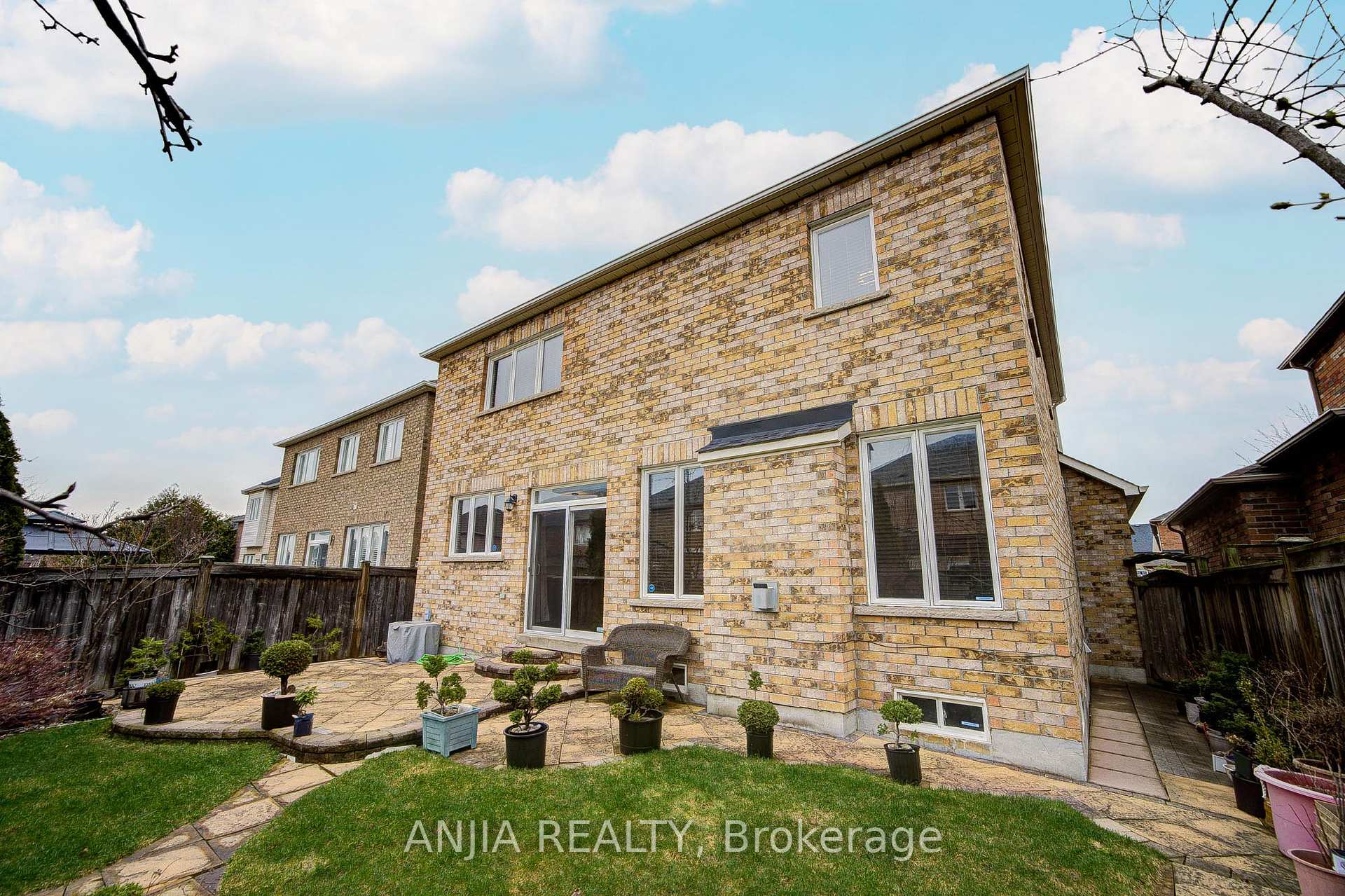 Photo 43 of 6 Linsmary Court, Markham, Greensborough — HOMEH