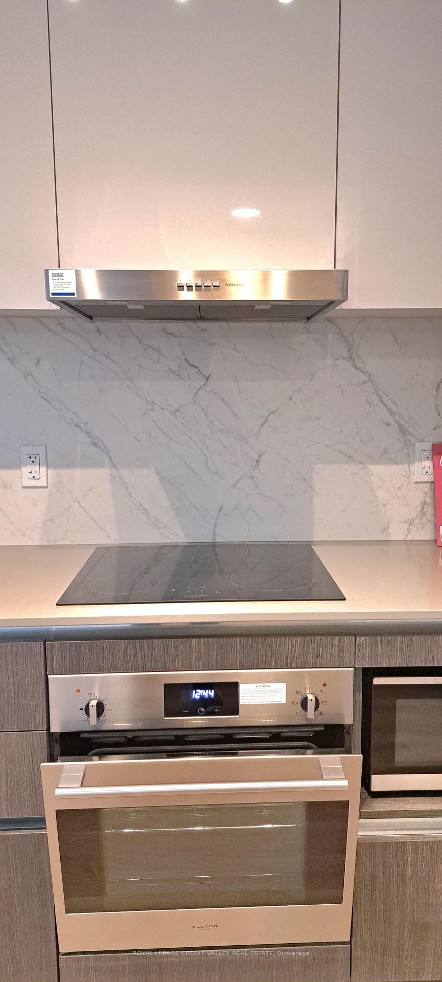 Photo 9 of Unit 6210, 225 Commerce Street, Vaughan, Vaughan Corporate Centre — HOMEH