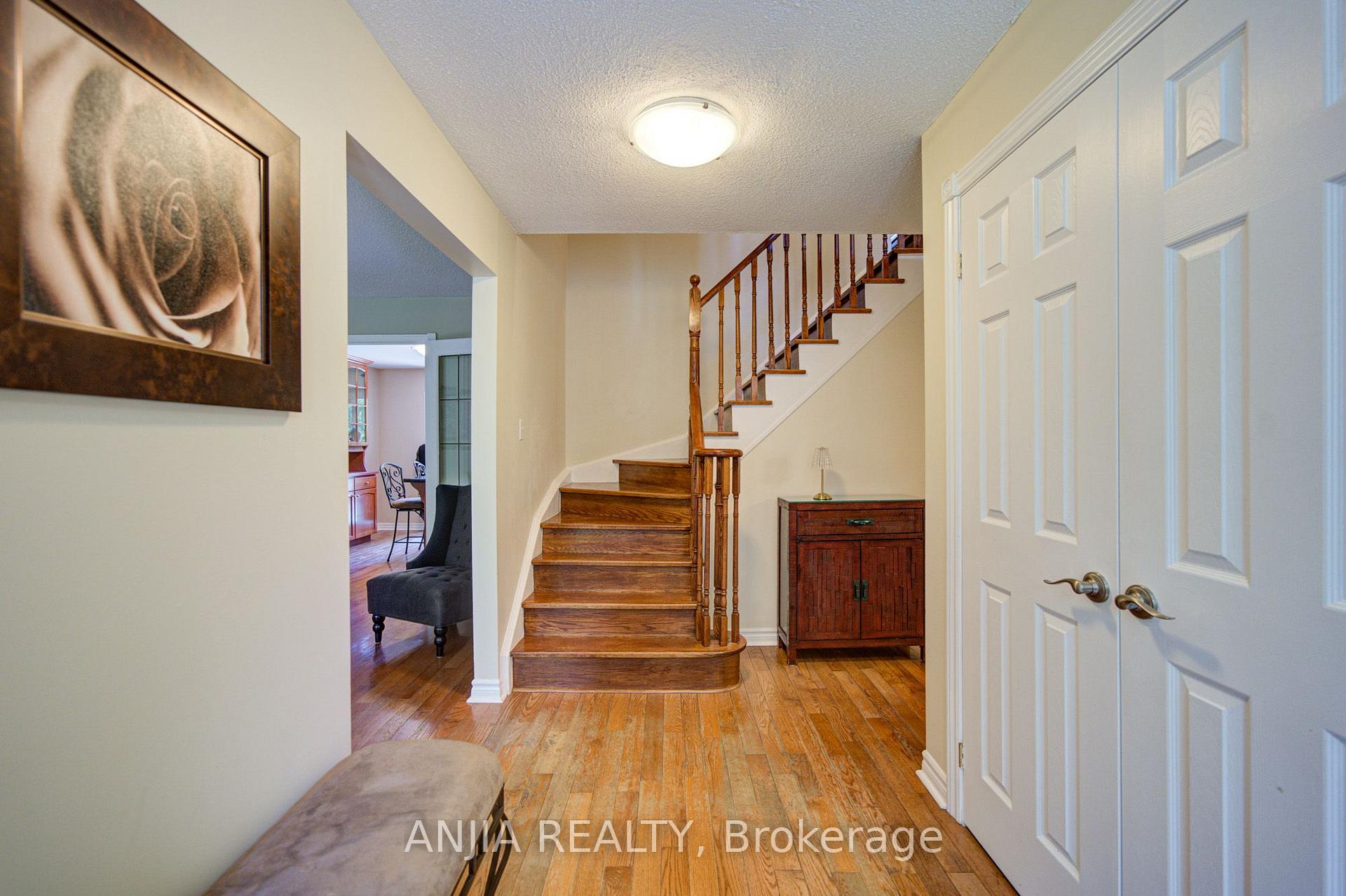 Photo 2 of 54 Meyer Circle, Markham, Markham Village — HOMEH
