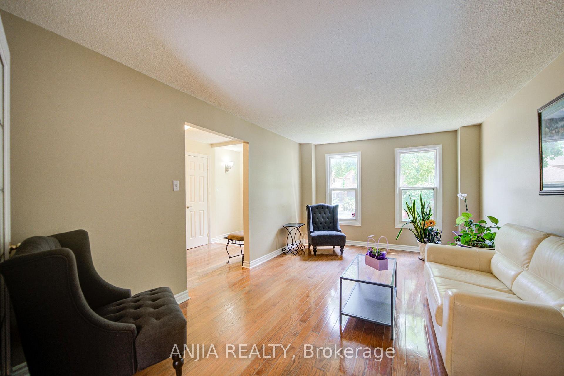Photo 6 of 54 Meyer Circle, Markham, Markham Village — HOMEH