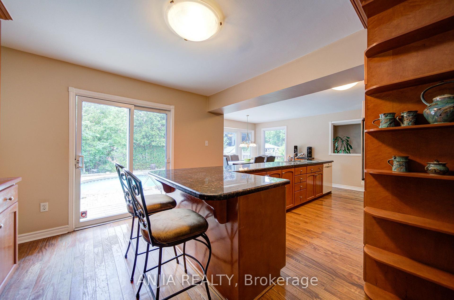 Photo 14 of 54 Meyer Circle, Markham, Markham Village — HOMEH