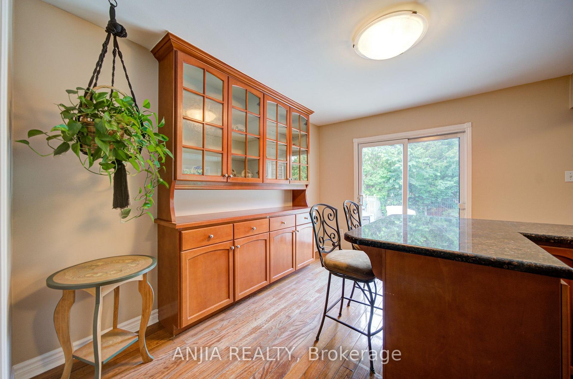 Photo 15 of 54 Meyer Circle, Markham, Markham Village — HOMEH