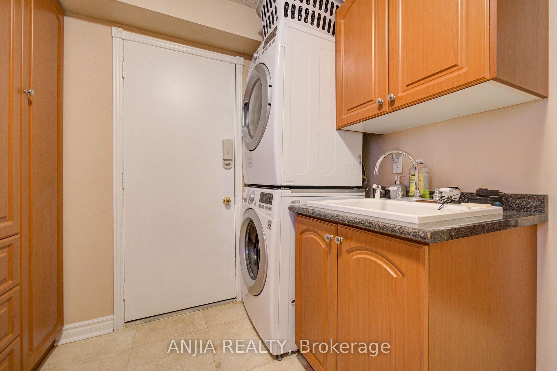 Photo 17 of 54 Meyer Circle, Markham, Markham Village — HOMEH