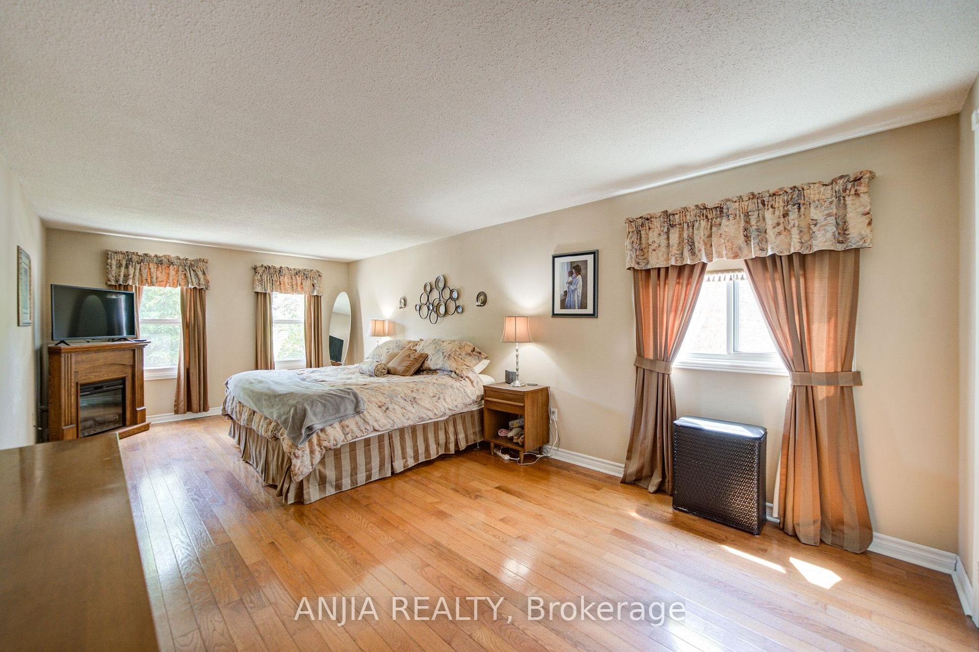 Photo 18 of 54 Meyer Circle, Markham, Markham Village — HOMEH