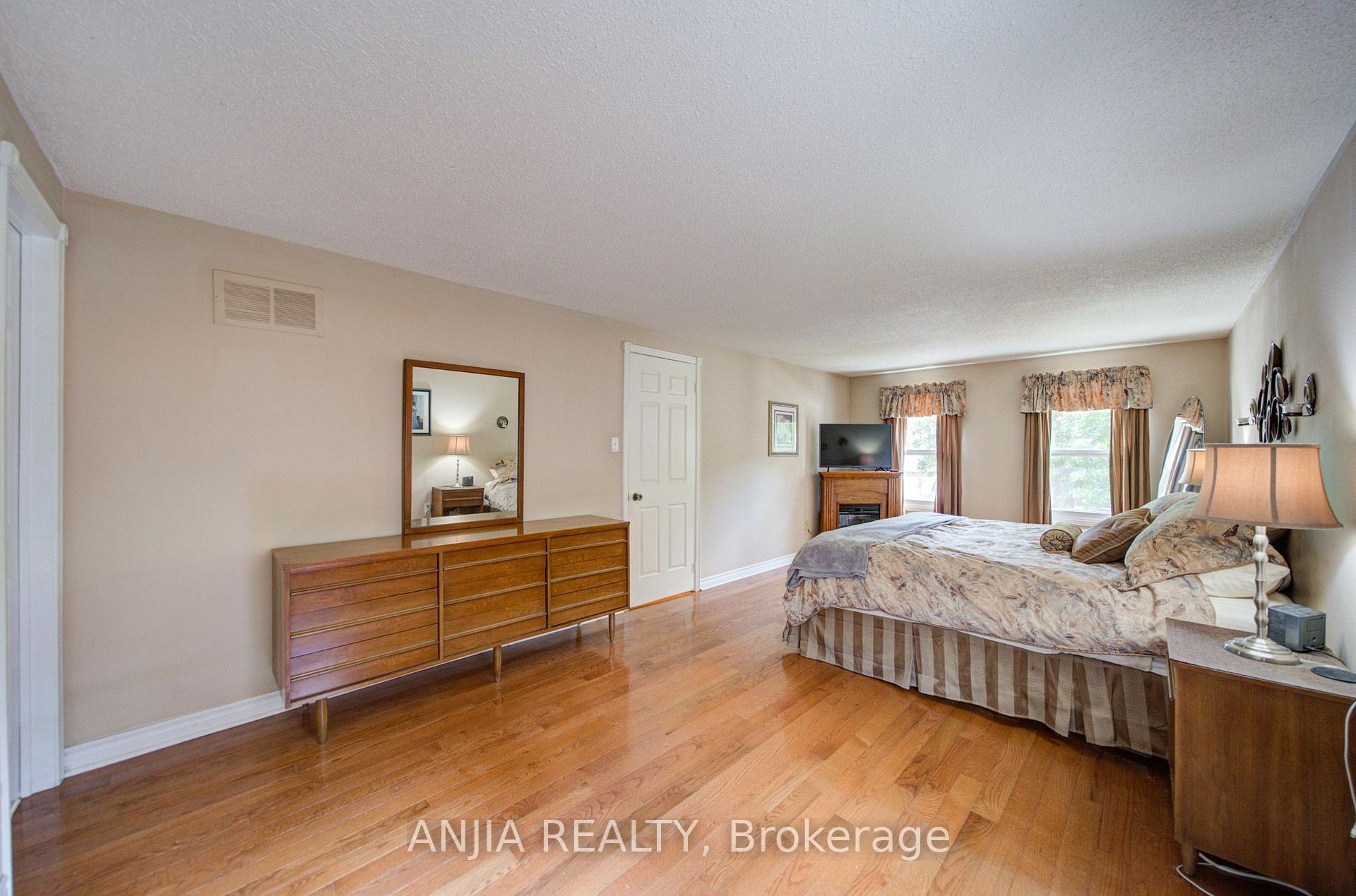 Photo 19 of 54 Meyer Circle, Markham, Markham Village — HOMEH