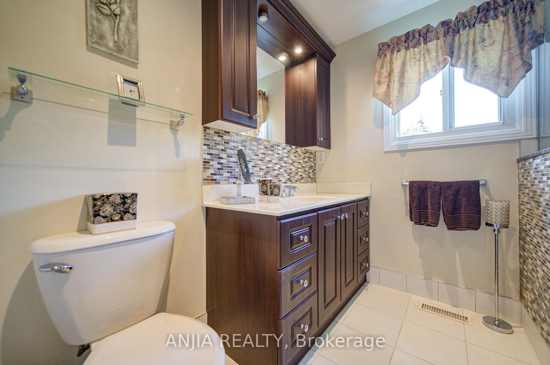 Photo 20 of 54 Meyer Circle, Markham, Markham Village — HOMEH