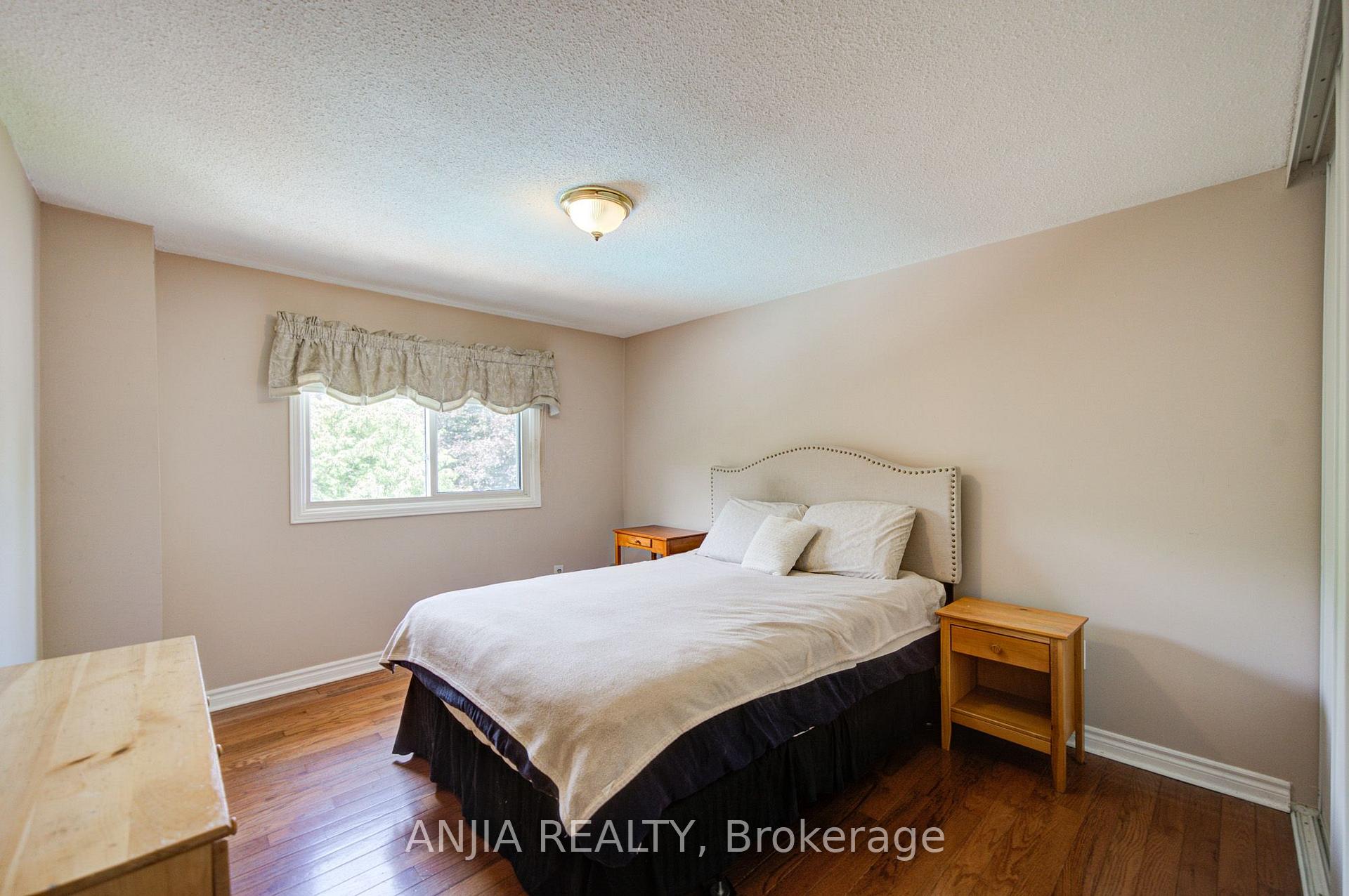 Photo 24 of 54 Meyer Circle, Markham, Markham Village — HOMEH