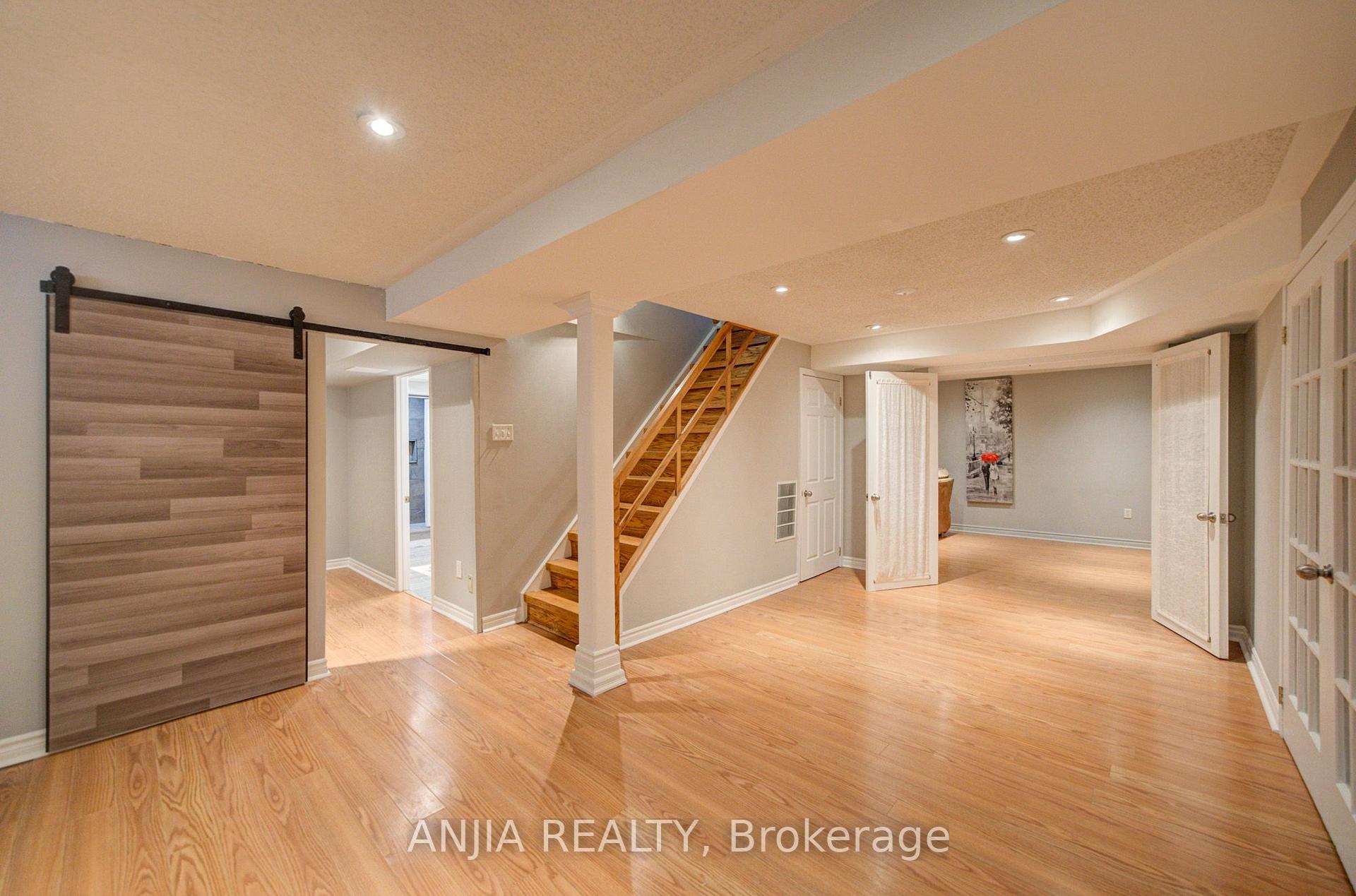 Photo 27 of 54 Meyer Circle, Markham, Markham Village — HOMEH