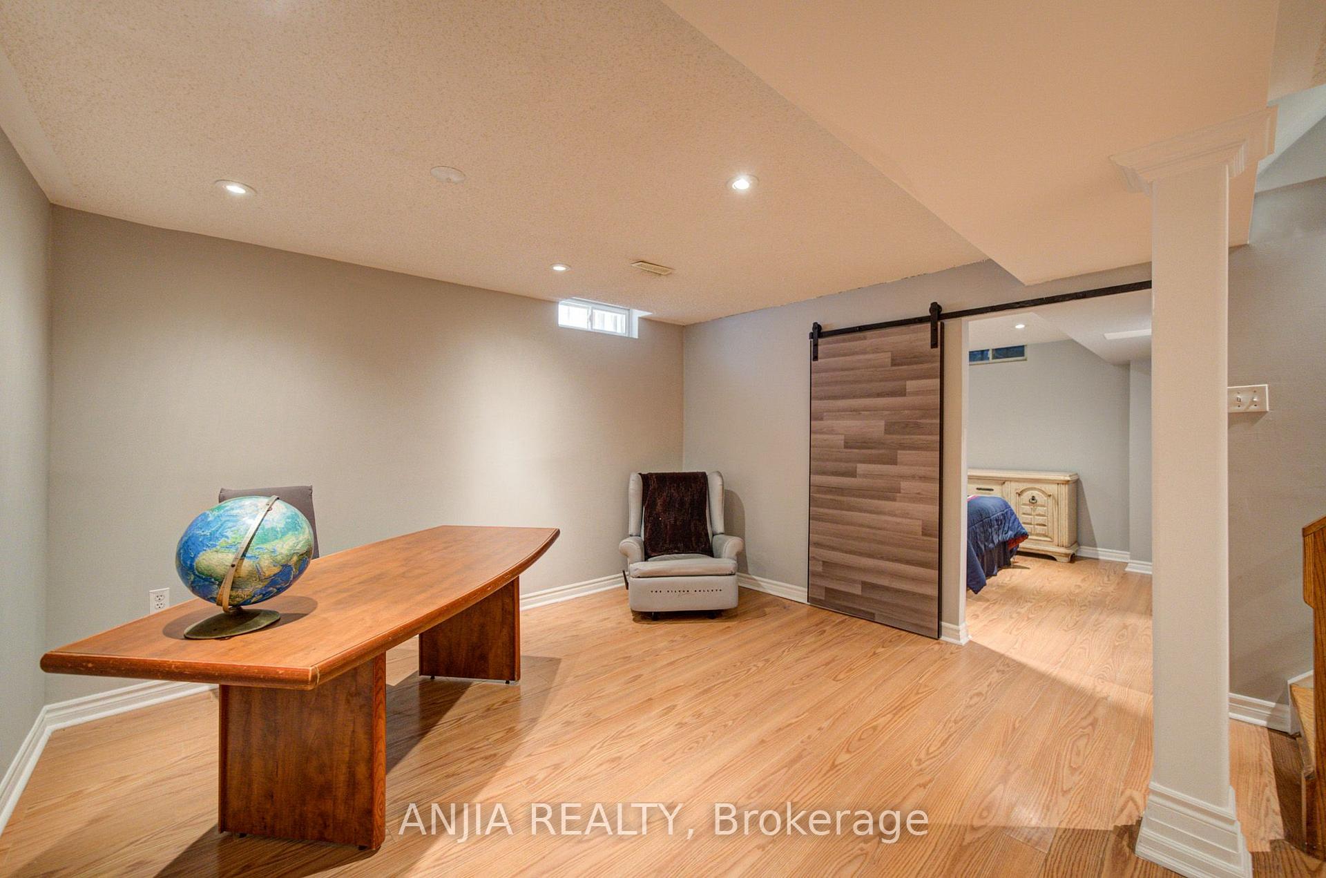 Photo 28 of 54 Meyer Circle, Markham, Markham Village — HOMEH