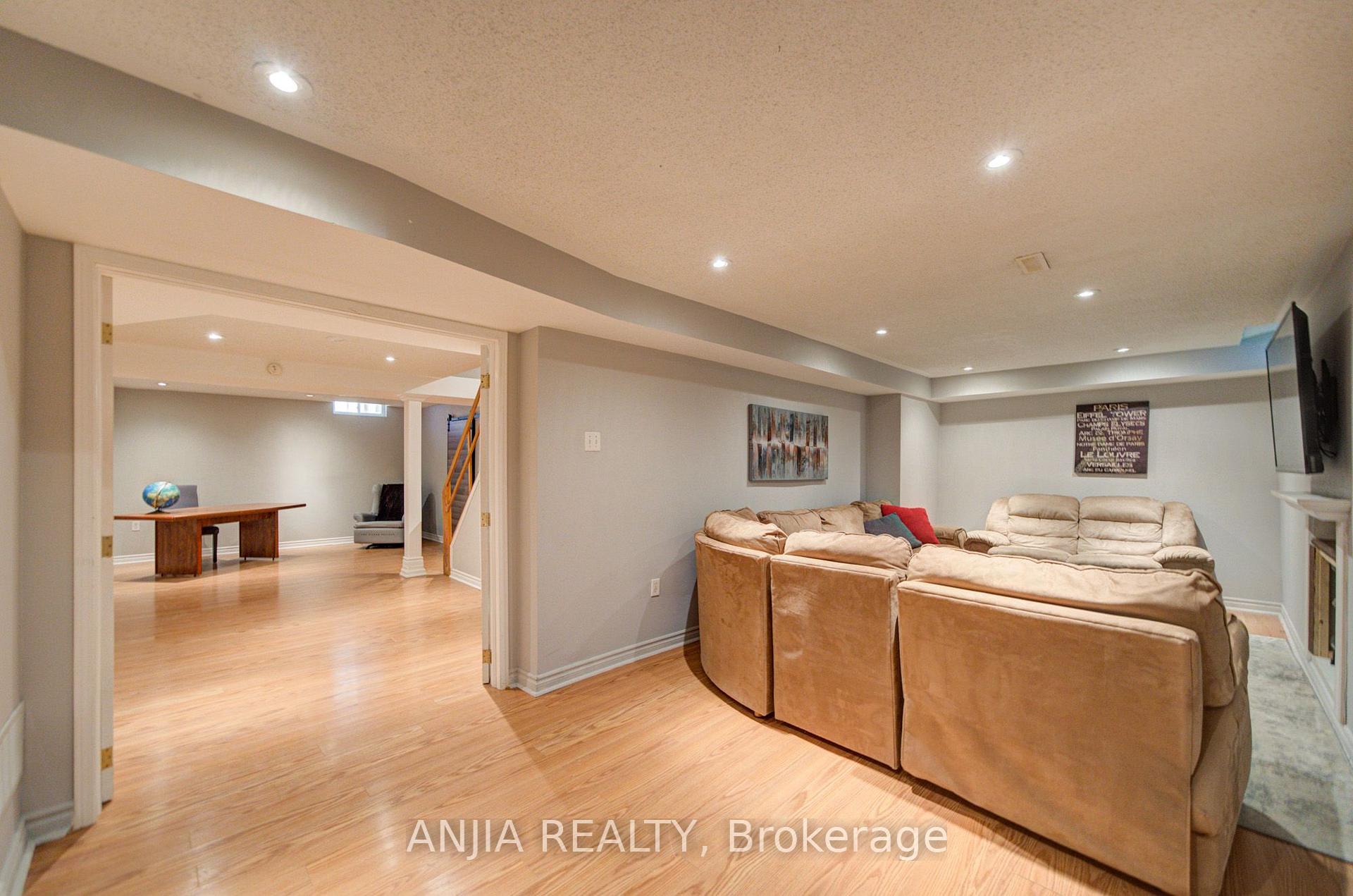 Photo 30 of 54 Meyer Circle, Markham, Markham Village — HOMEH