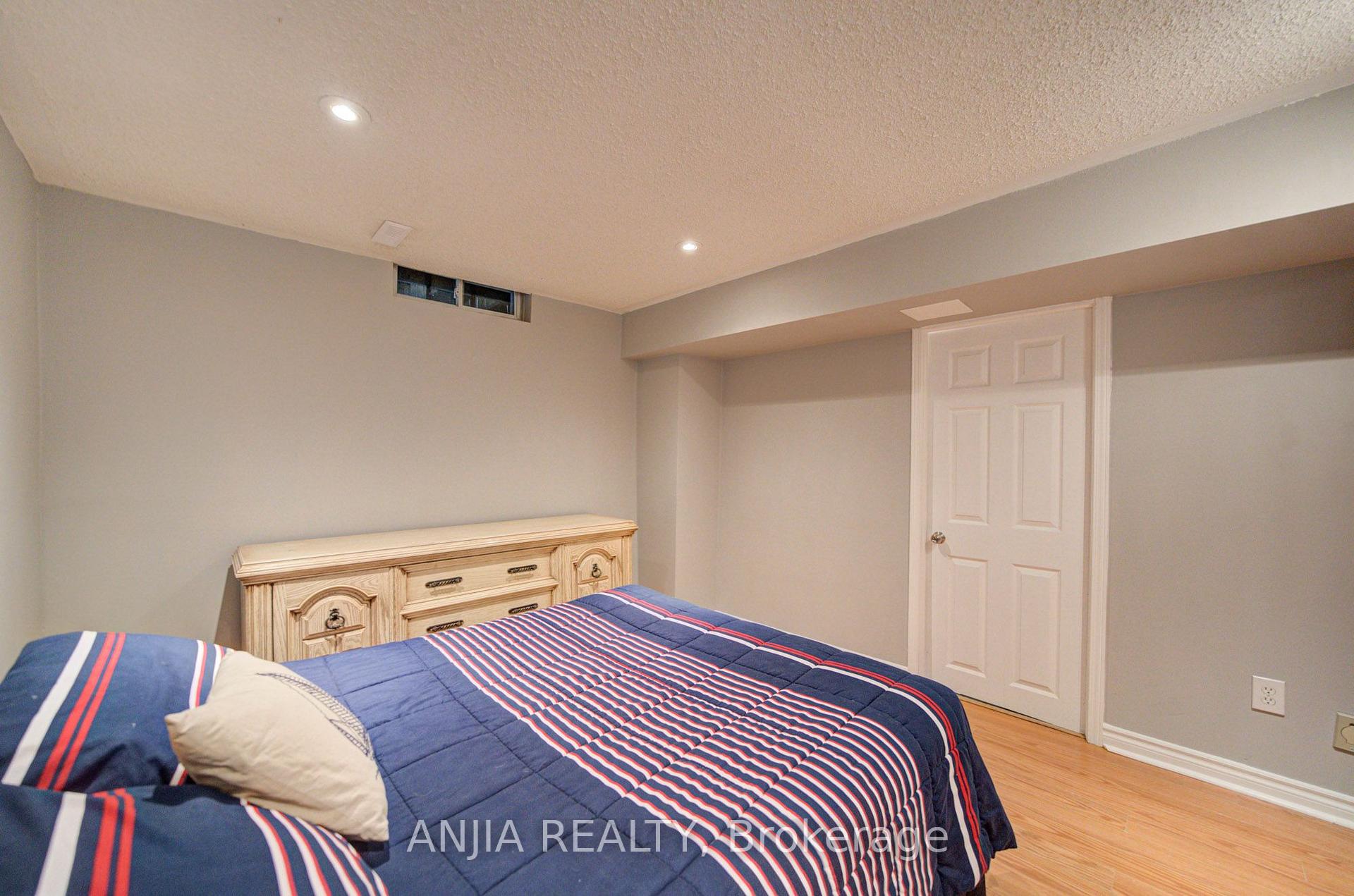 Photo 34 of 54 Meyer Circle, Markham, Markham Village — HOMEH