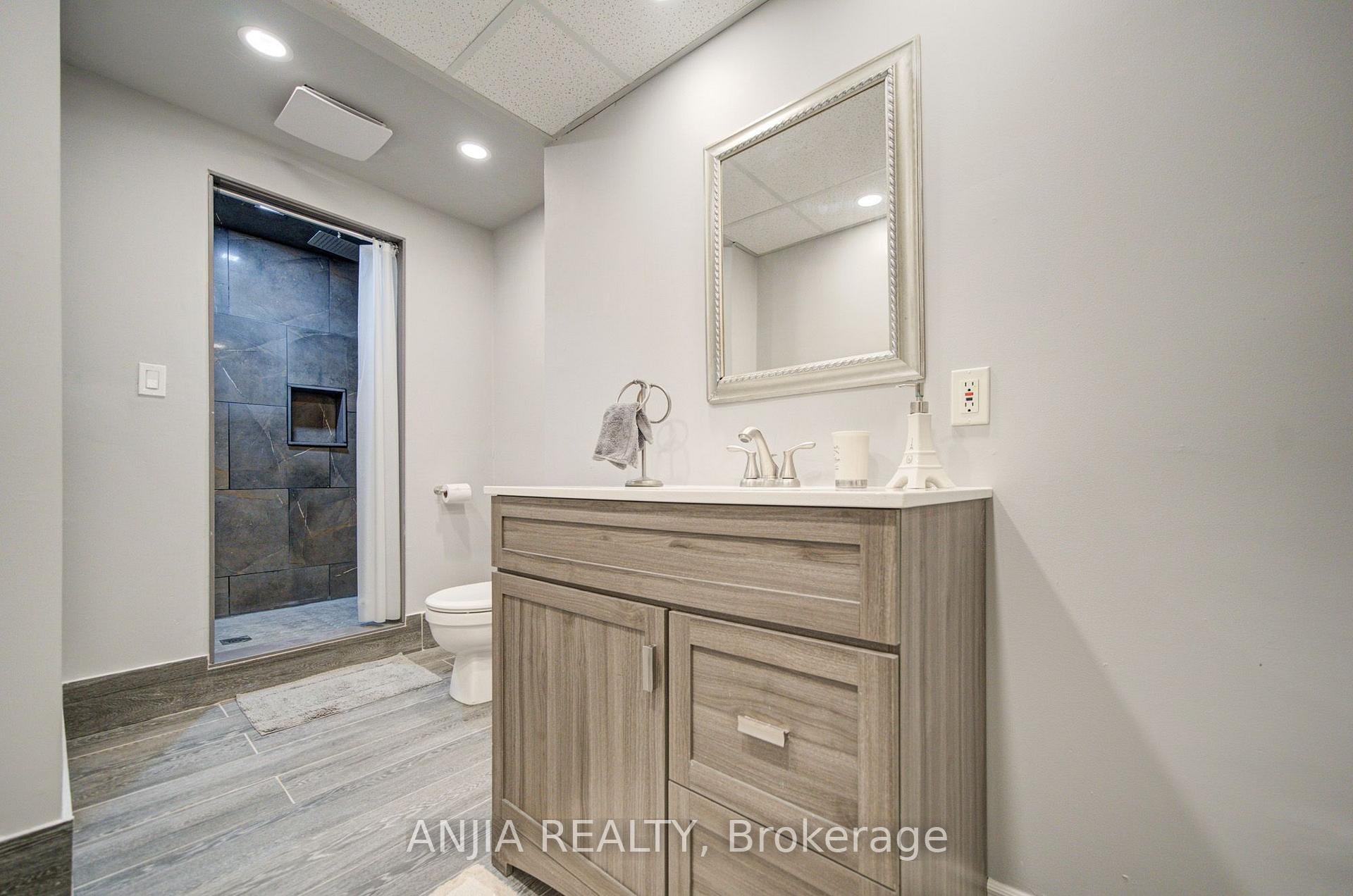Photo 35 of 54 Meyer Circle, Markham, Markham Village — HOMEH