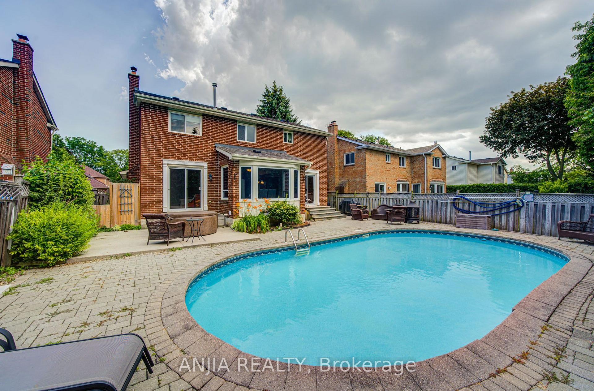 Photo 37 of 54 Meyer Circle, Markham, Markham Village — HOMEH