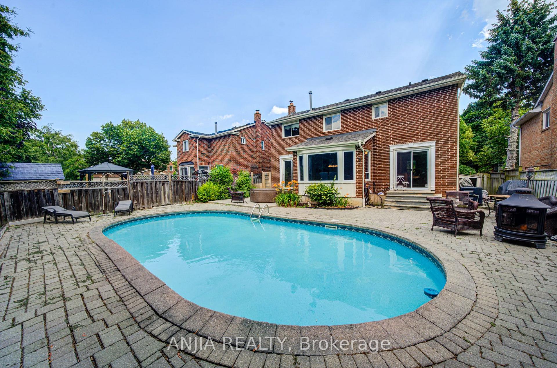 Photo 38 of 54 Meyer Circle, Markham, Markham Village — HOMEH